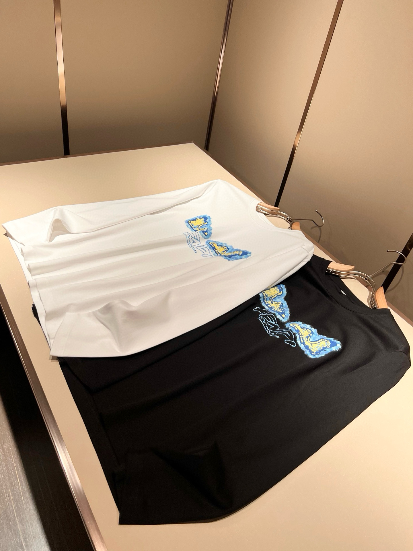 FEN*I 芬*迪2026春夏新款FD家族FF男女同款👫打底衫，男女同款👫百搭极简短袖。意大利原厂订单，