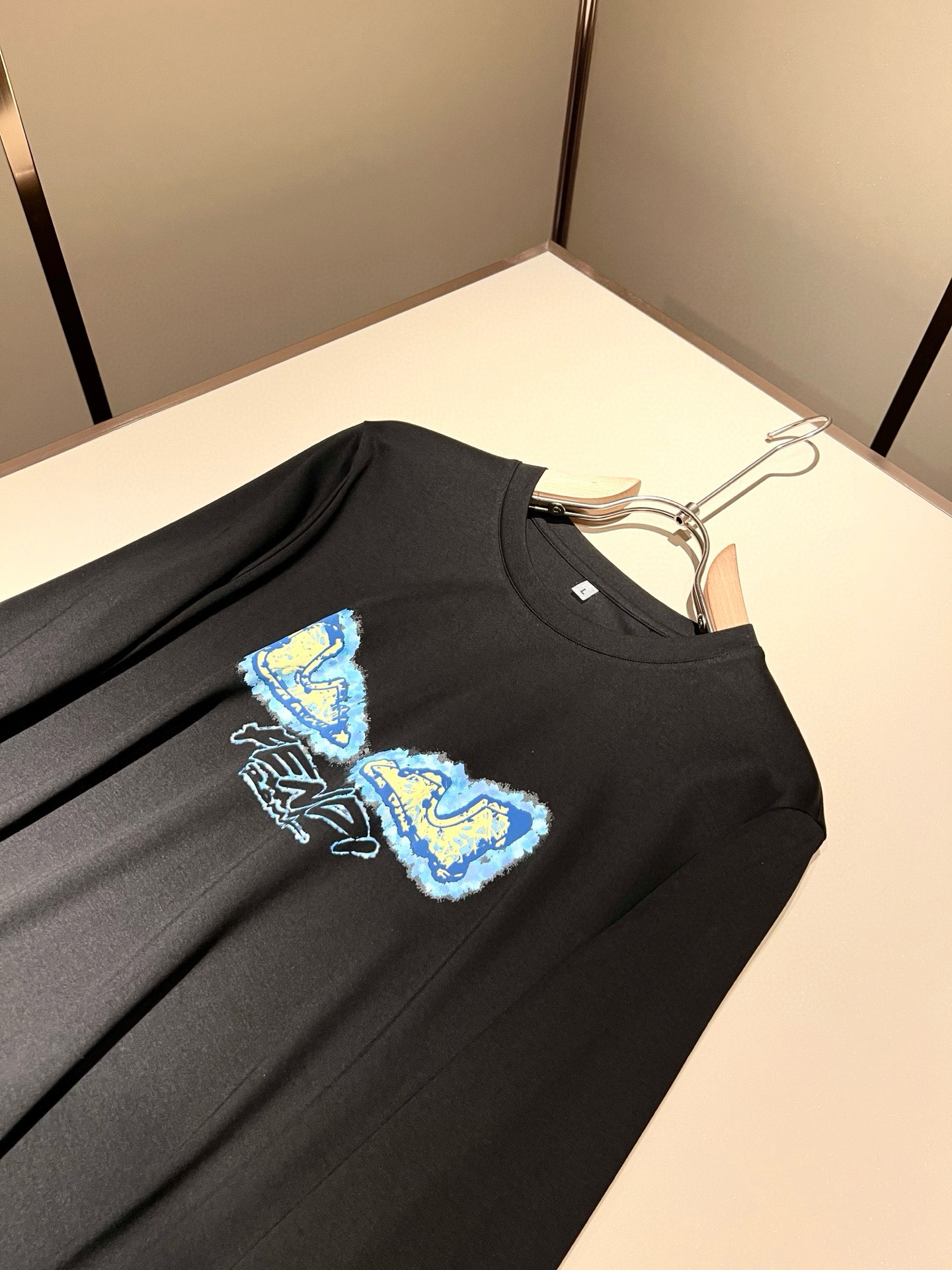 FEN*I 芬*迪2026春夏新款FD家族FF男女同款👫打底衫，男女同款👫百搭极简短袖。意大利原厂订单，