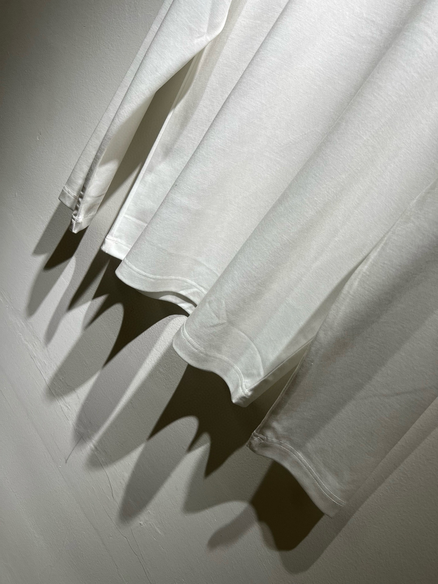 FEN*I 芬*迪2026春夏新款FD家族FF男女同款👫打底衫，男女同款👫百搭极简短袖。意大利原厂订单，