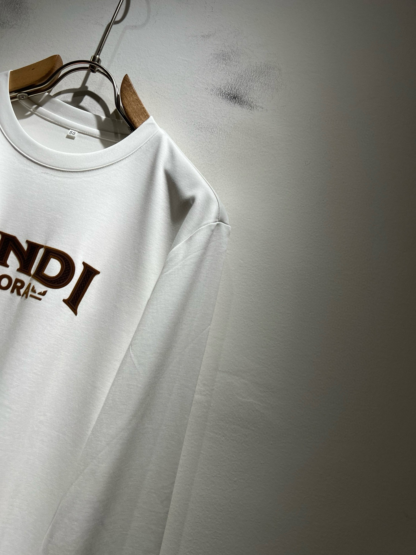 FEN*I 芬*迪2026春夏新款FD家族FF男女同款👫打底衫，男女同款👫百搭极简短袖。意大利原厂订单，