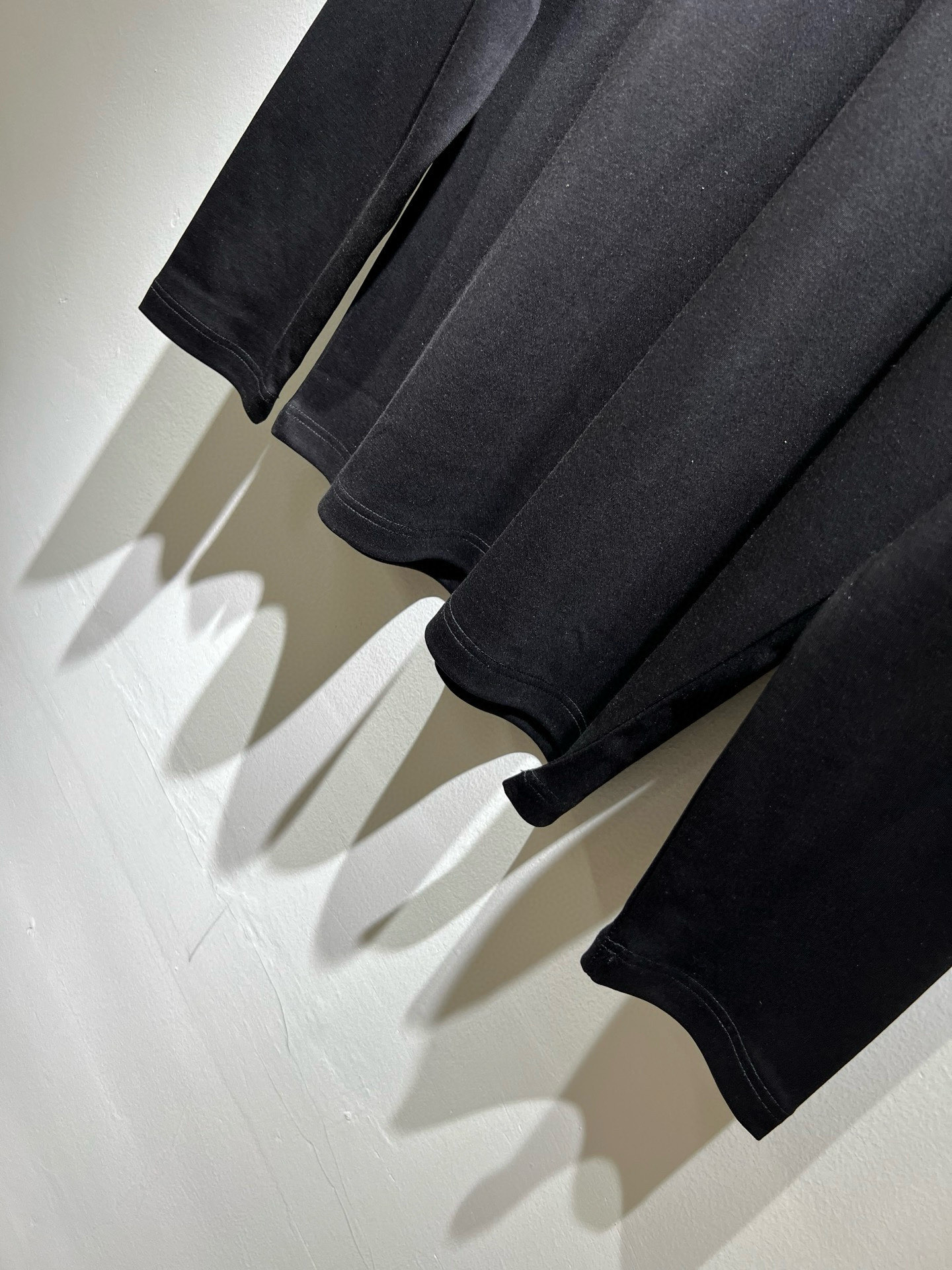 FEN*I 芬*迪2026春夏新款FD家族FF男女同款👫打底衫，男女同款👫百搭极简短袖。意大利原厂订单，