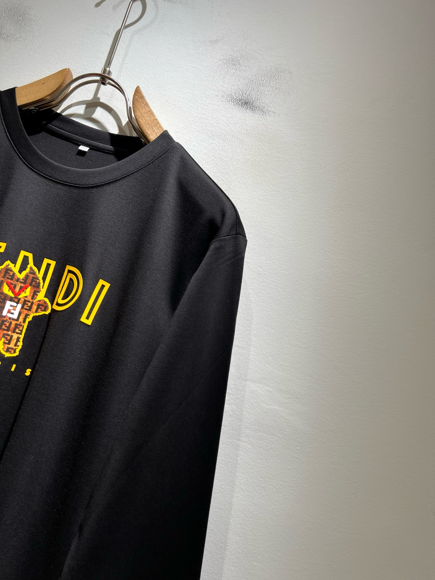 FEN*I 芬*迪2026春夏新款FD家族FF男女同款👫打底衫，男女同款👫百搭极简短袖。意大利原厂订单，