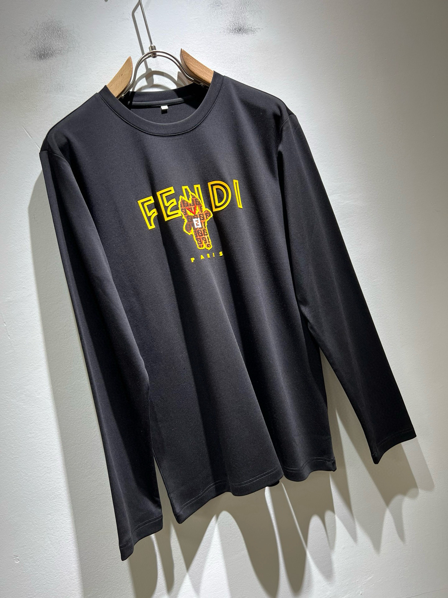 FEN*I 芬*迪2026春夏新款FD家族FF男女同款👫打底衫，男女同款👫百搭极简短袖。意大利原厂订单，