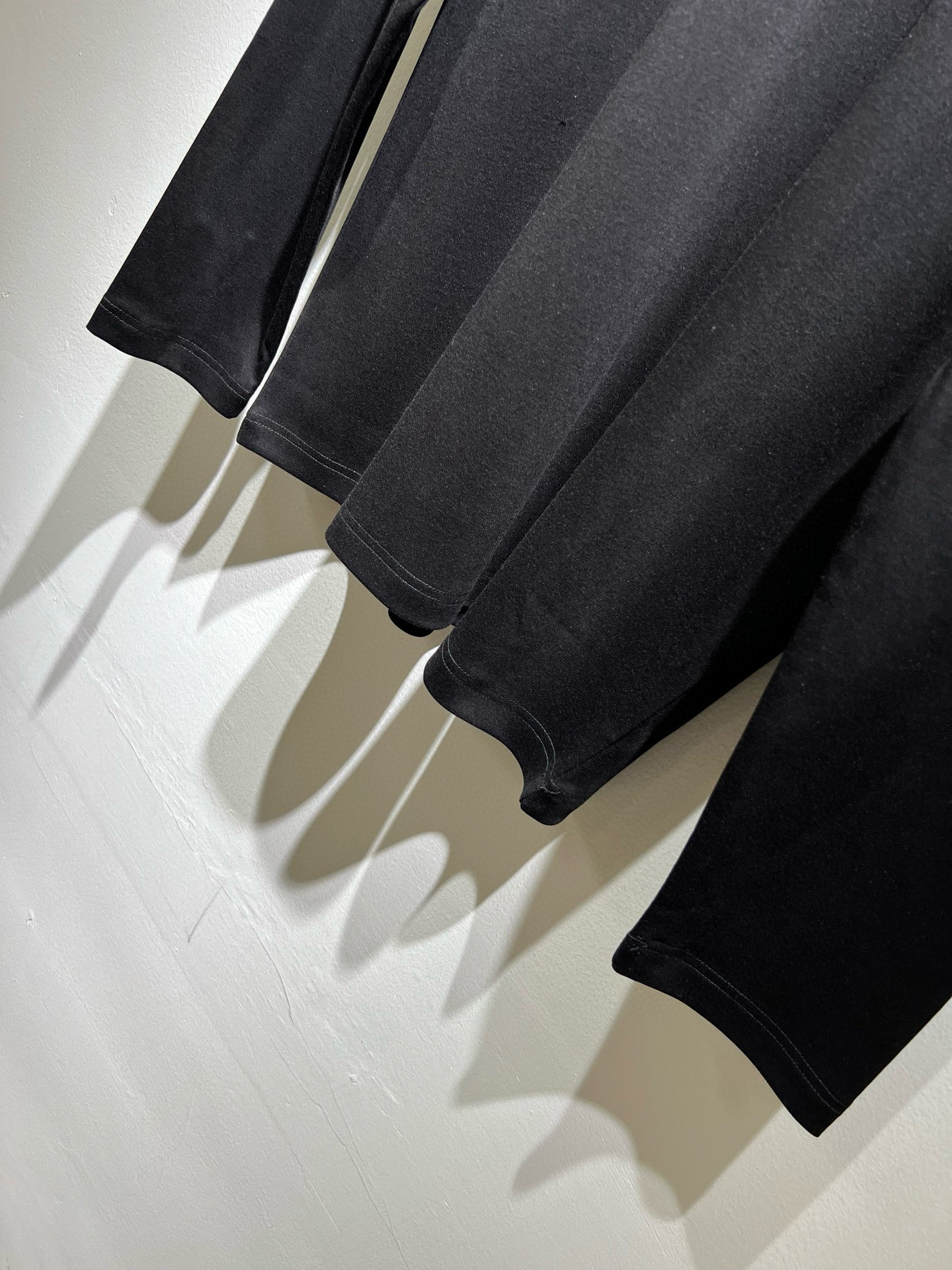 FEN*I 芬*迪2026春夏新款FD家族FF男女同款👫打底衫，男女同款👫百搭极简短袖。意大利原厂订单，