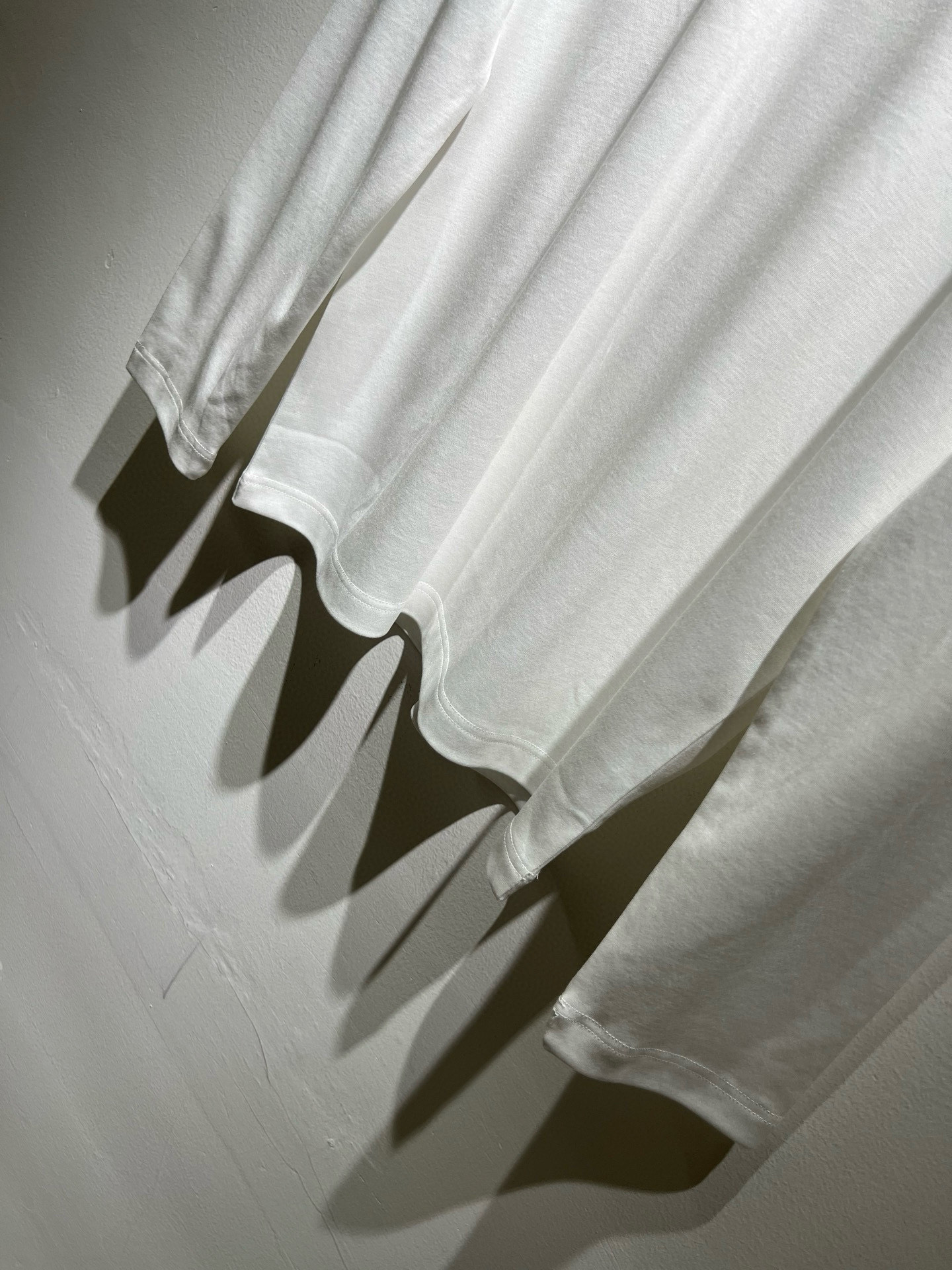 FEN*I 芬*迪2026春夏新款FD家族FF男女同款👫打底衫，男女同款👫百搭极简短袖。意大利原厂订单，