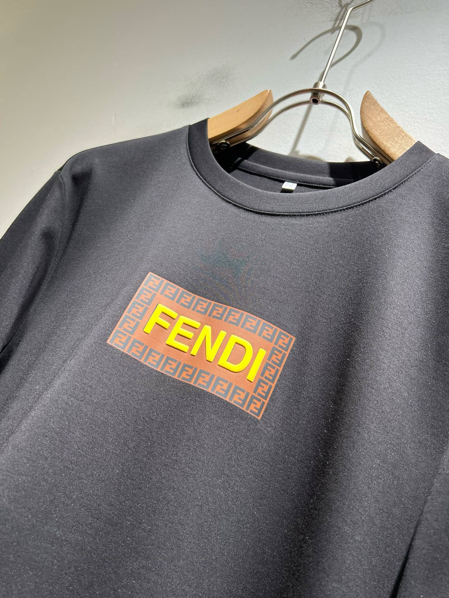 FEN*I 芬*迪2026春夏新款FD家族FF男女同款👫打底衫，男女同款👫百搭极简短袖。意大利原厂订单，