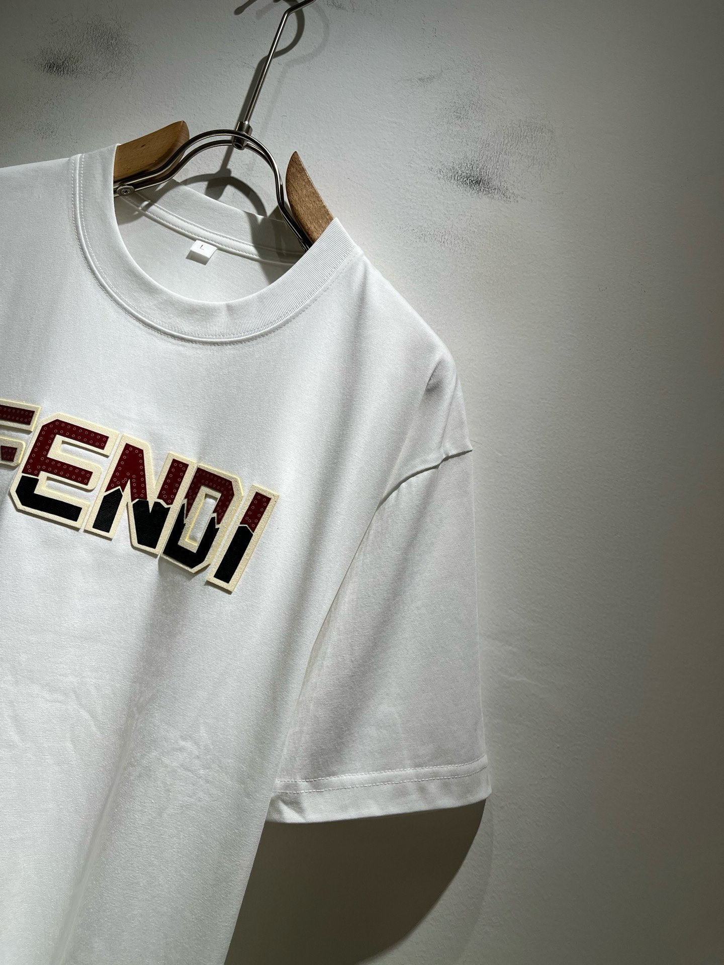 FEN*I 芬*迪2026春夏新款FD家族FF男女同款👫打底衫，男女同款👫百搭极简短袖。意大利原厂订单，