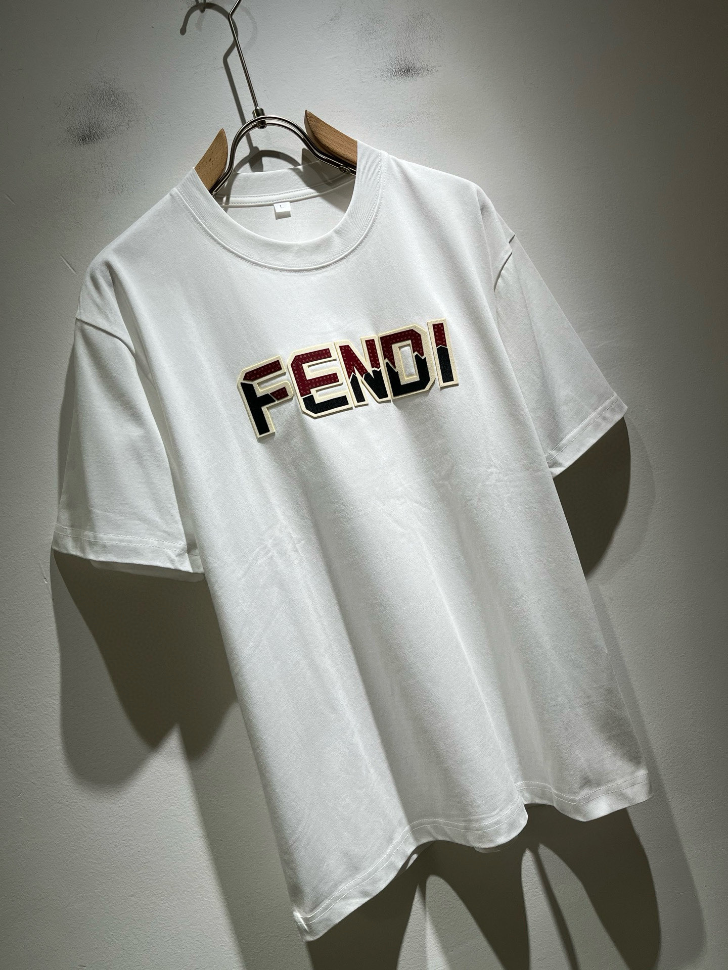 FEN*I 芬*迪2026春夏新款FD家族FF男女同款👫打底衫，男女同款👫百搭极简短袖。意大利原厂订单，