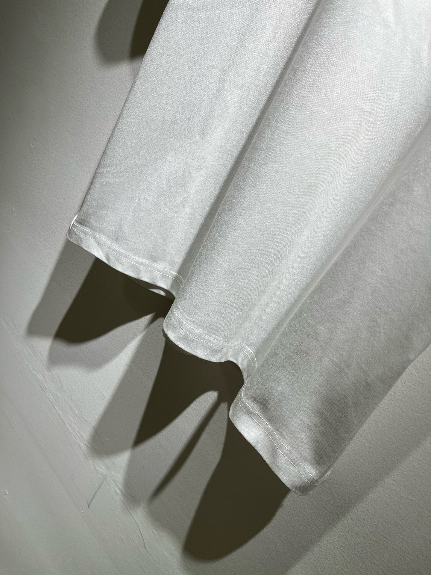 FEN*I 芬*迪2026春夏新款FD家族FF男女同款👫打底衫，男女同款👫百搭极简短袖。意大利原厂订单，