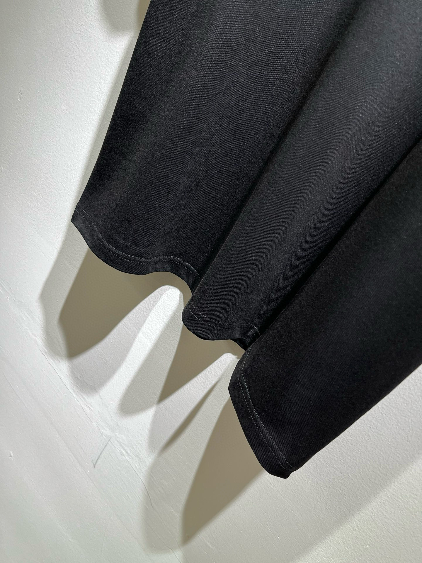 FEN*I 芬*迪2026春夏新款FD家族FF男女同款👫打底衫，男女同款👫百搭极简短袖。意大利原厂订单，