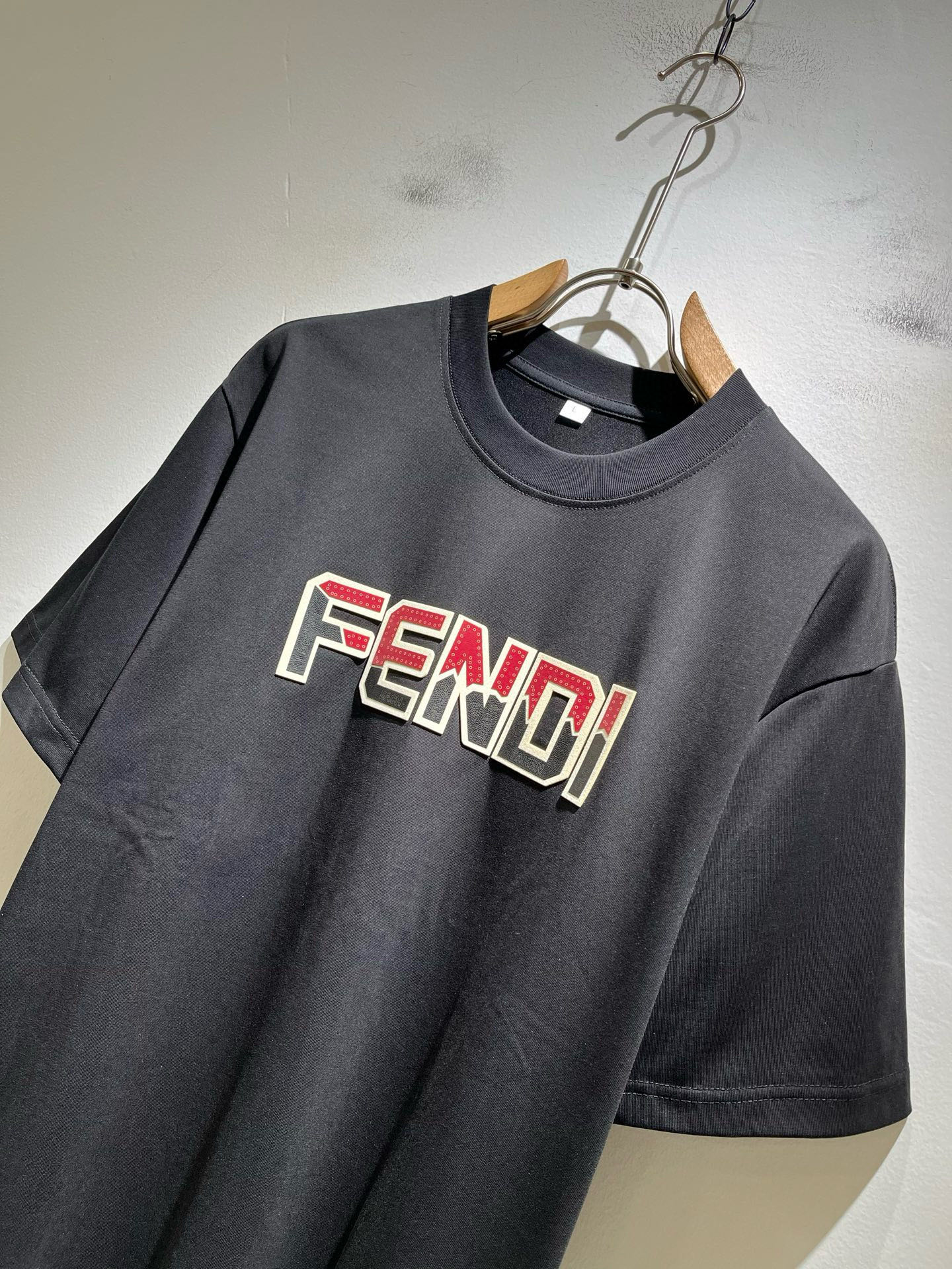 FEN*I 芬*迪2026春夏新款FD家族FF男女同款👫打底衫，男女同款👫百搭极简短袖。意大利原厂订单，