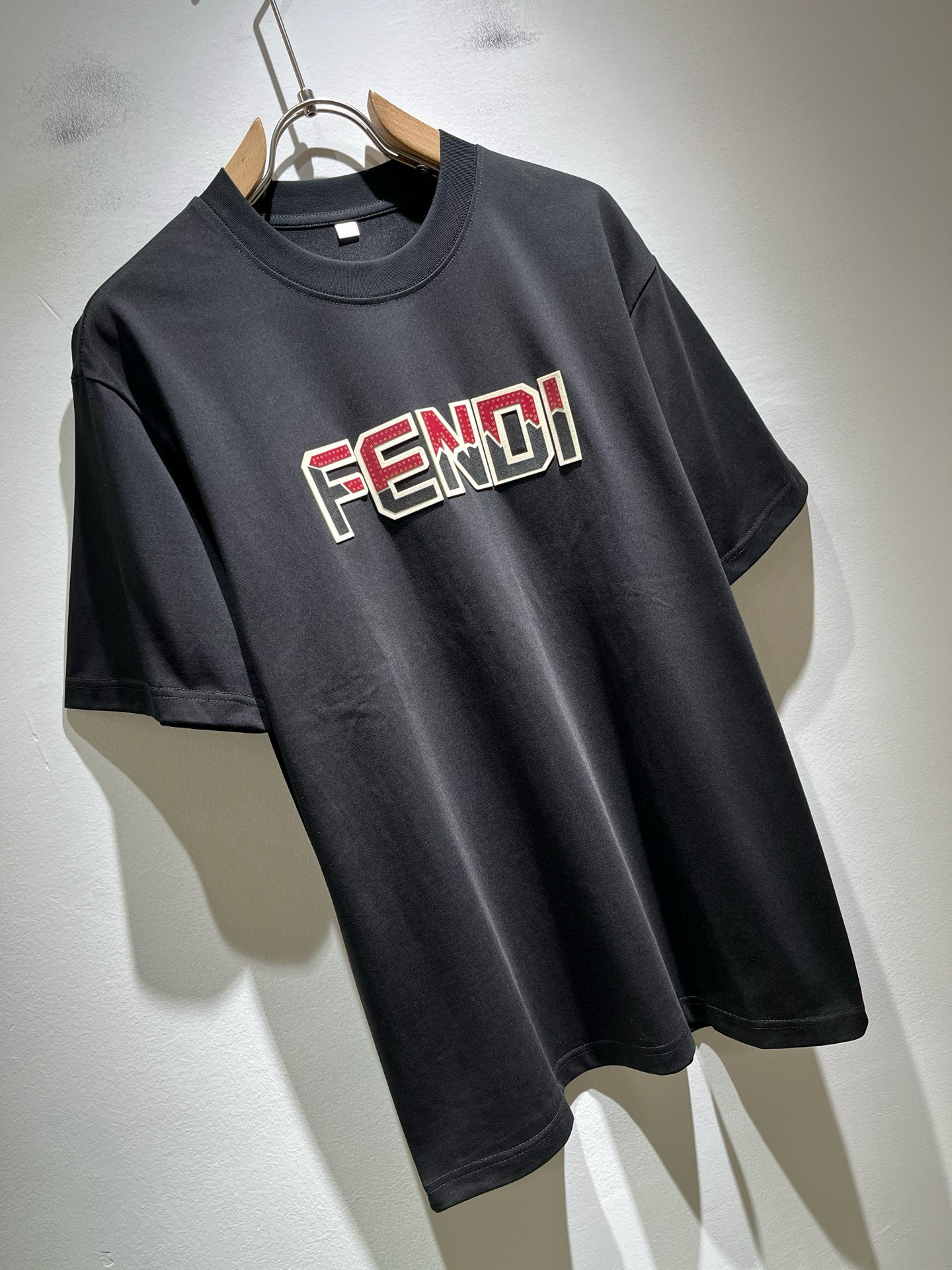 FEN*I 芬*迪2026春夏新款FD家族FF男女同款👫打底衫，男女同款👫百搭极简短袖。意大利原厂订单，