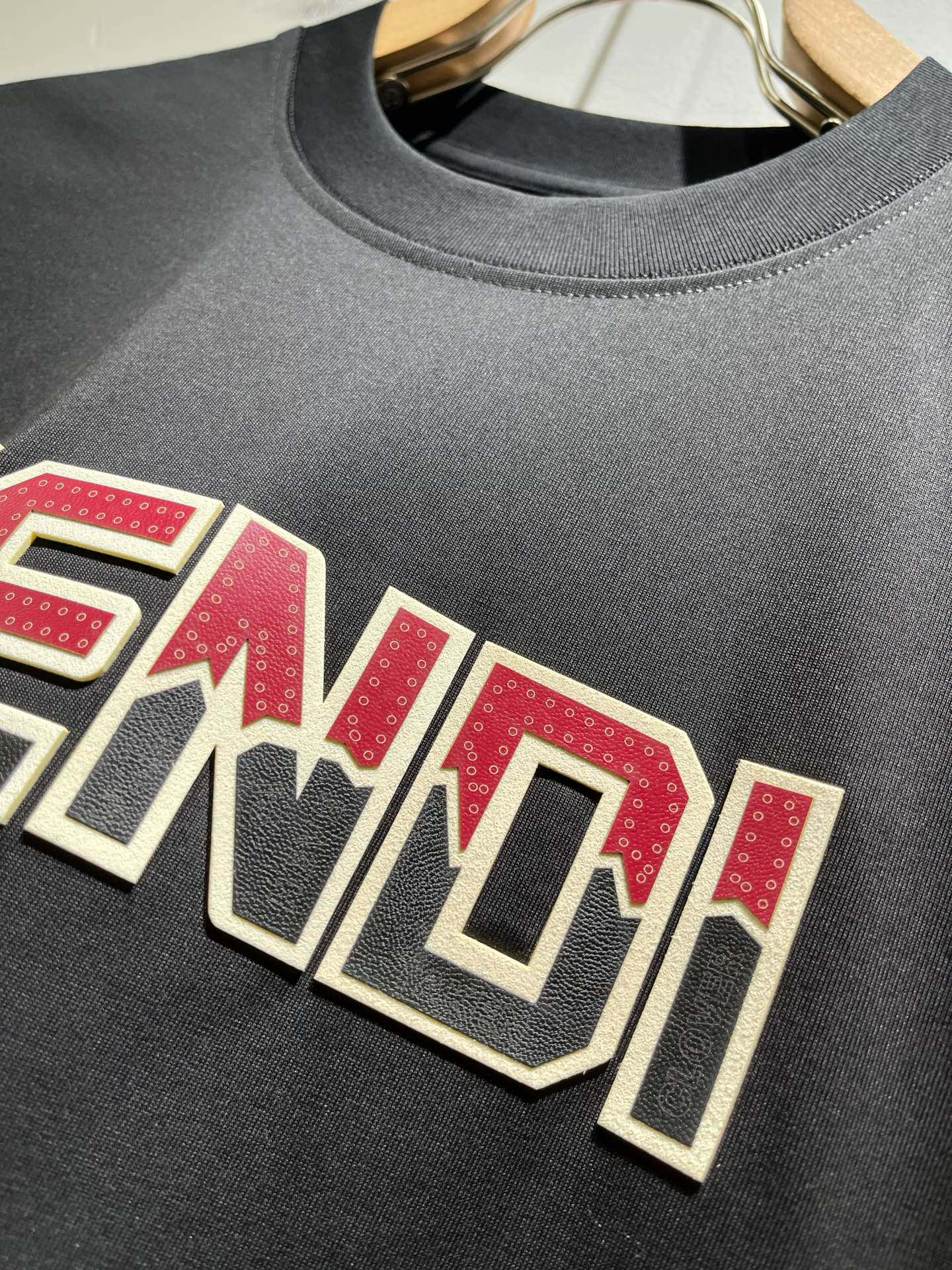 FEN*I 芬*迪2026春夏新款FD家族FF男女同款👫打底衫，男女同款👫百搭极简短袖。意大利原厂订单，