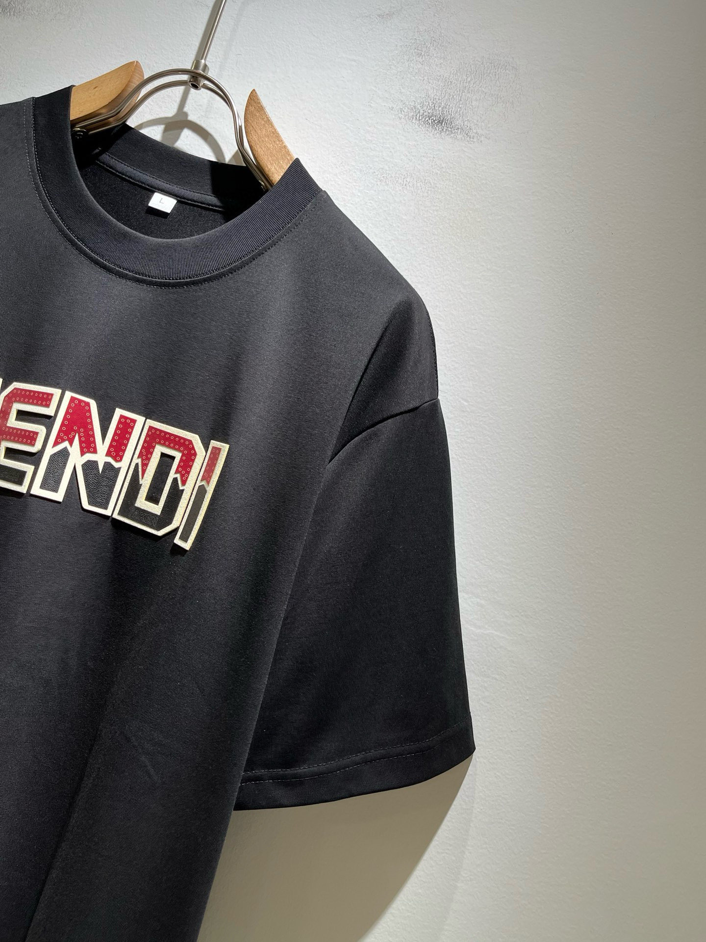 FEN*I 芬*迪2026春夏新款FD家族FF男女同款👫打底衫，男女同款👫百搭极简短袖。意大利原厂订单，