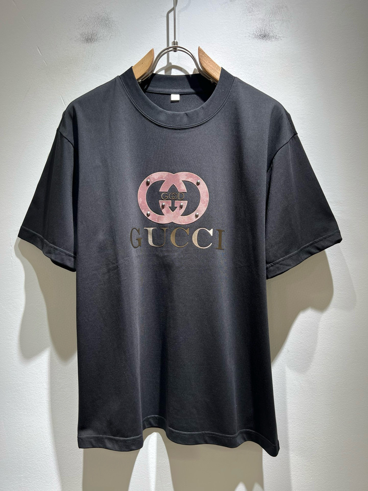 Gucc*古家 2026春夏新款男女同情侣款👫休闲宽松棉质圆领短袖T恤衫！贸易公司渠道稀出，同步官网发售