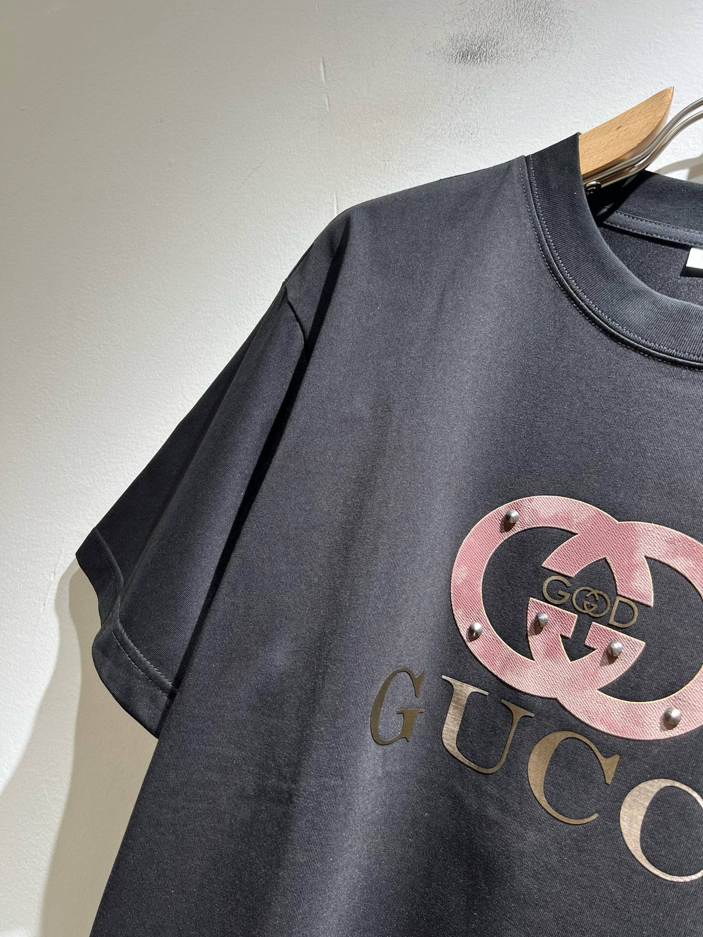Gucc*古家 2026春夏新款男女同情侣款👫休闲宽松棉质圆领短袖T恤衫！贸易公司渠道稀出，同步官网发售