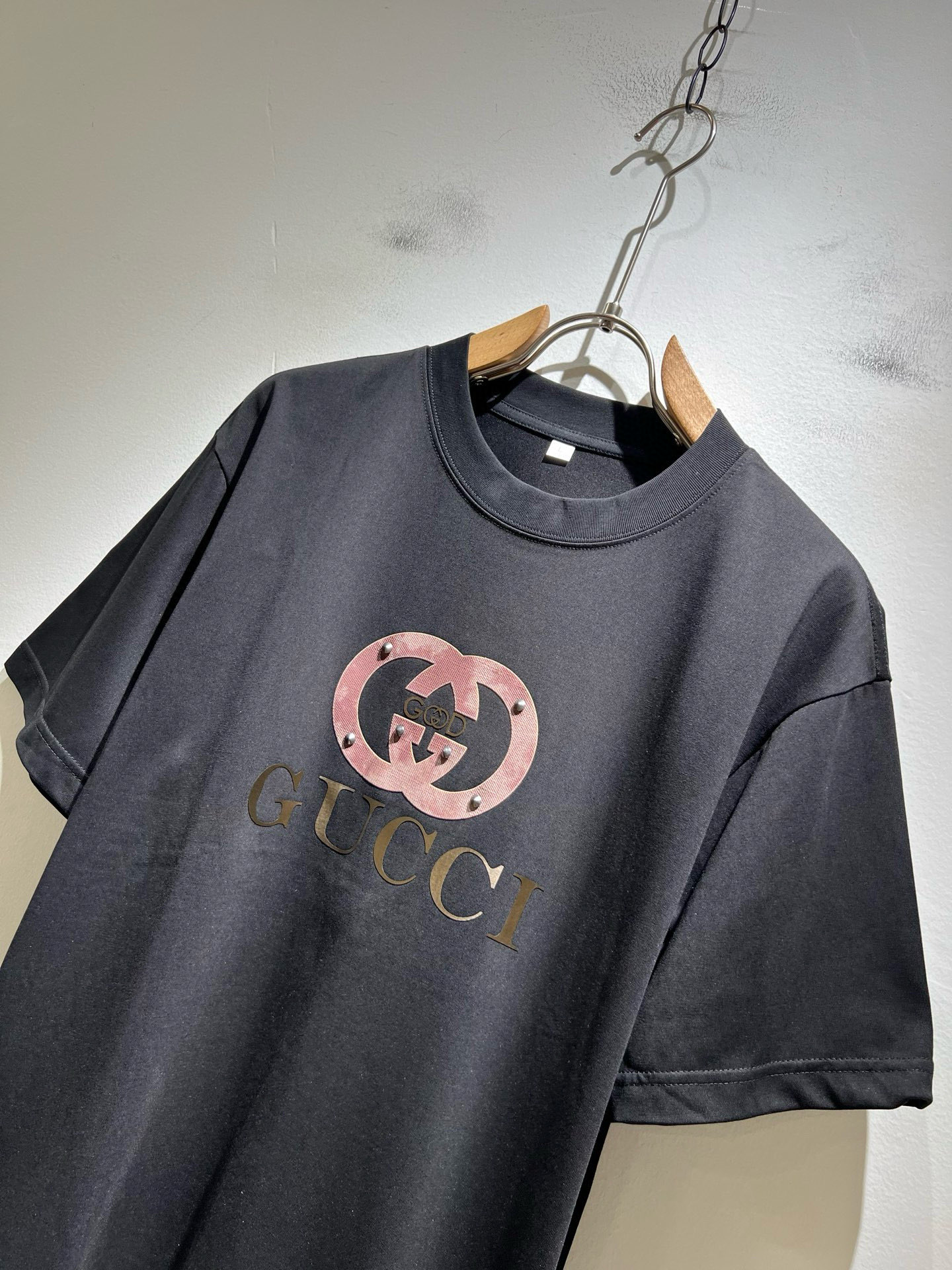 Gucc*古家 2026春夏新款男女同情侣款👫休闲宽松棉质圆领短袖T恤衫！贸易公司渠道稀出，同步官网发售