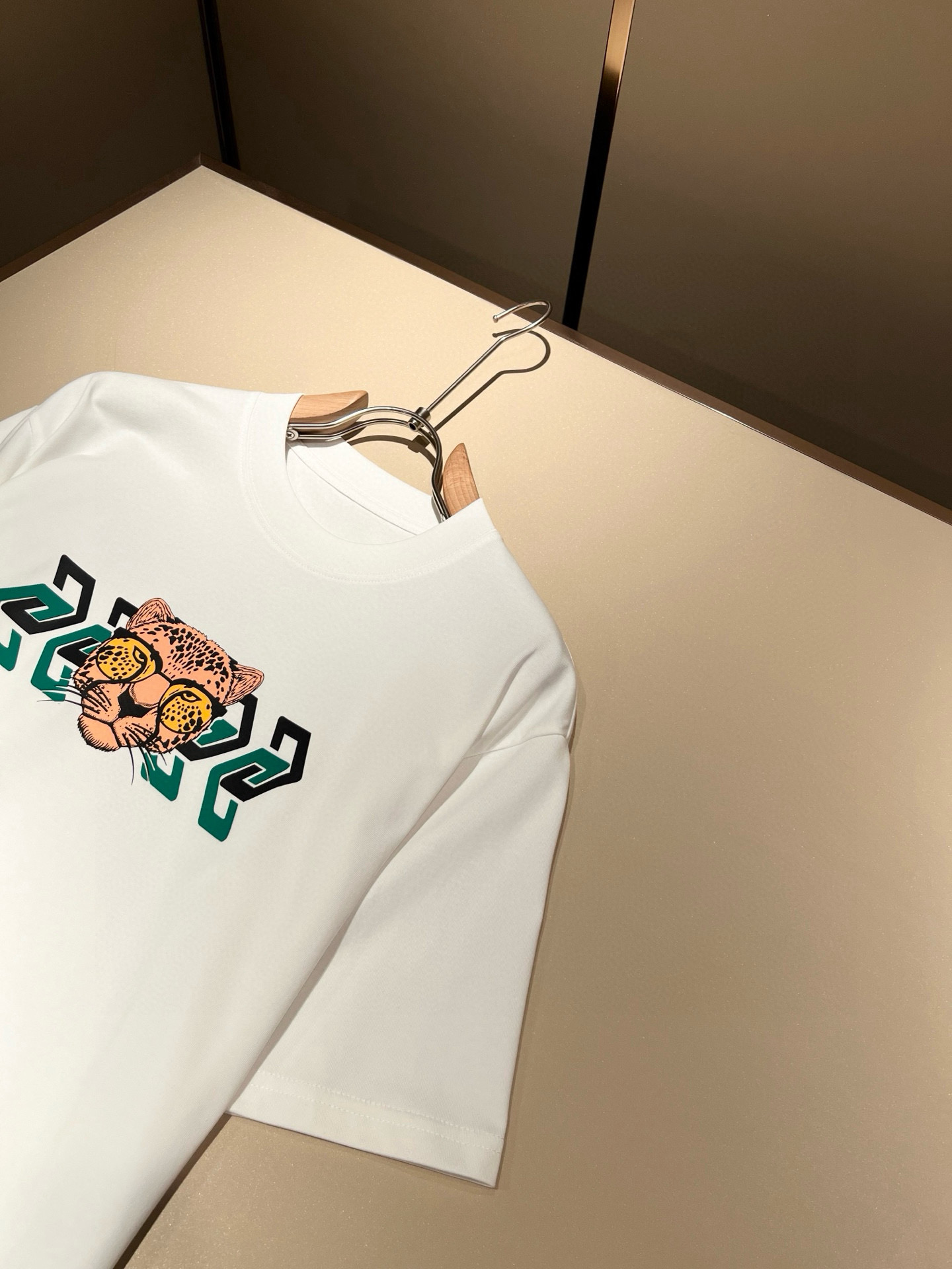 Gucc*古家 2026春夏新款男女同情侣款👫休闲宽松棉质圆领短袖T恤衫！贸易公司渠道稀出，同步官网发售