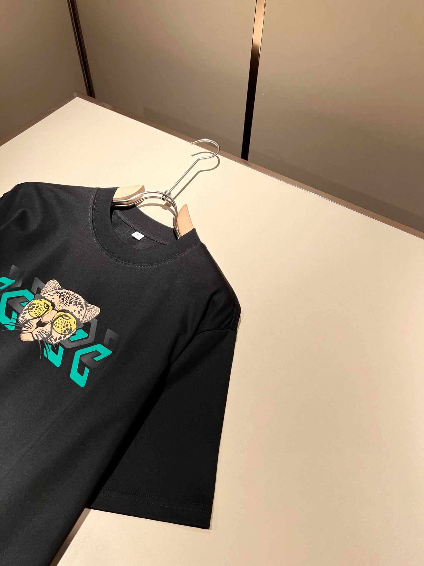 Gucc*古家 2026春夏新款男女同情侣款👫休闲宽松棉质圆领短袖T恤衫！贸易公司渠道稀出，同步官网发售