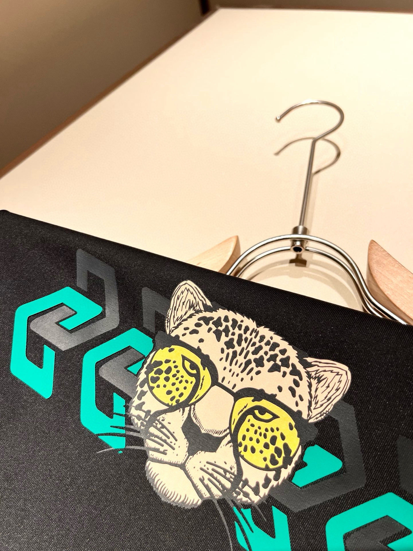 Gucc*古家 2026春夏新款男女同情侣款👫休闲宽松棉质圆领短袖T恤衫！贸易公司渠道稀出，同步官网发售