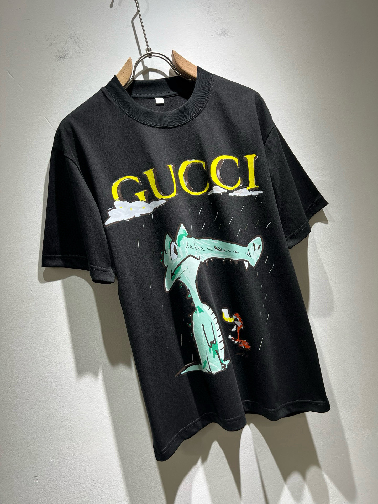 Gucc*古家 2026春夏新款男女同情侣款👫休闲宽松棉质圆领短袖T恤衫！贸易公司渠道稀出，同步官网发售