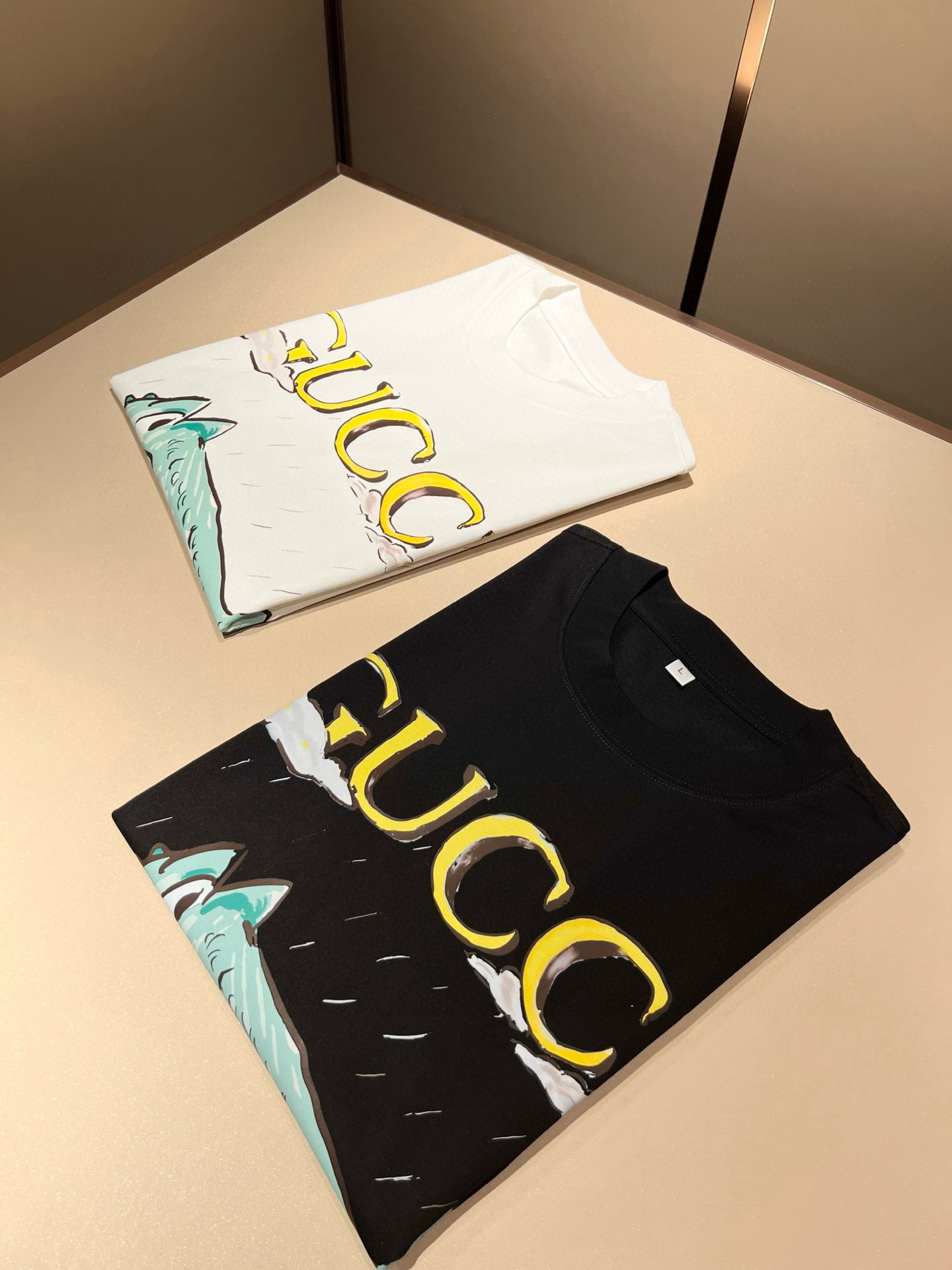 Gucc*古家 2026春夏新款男女同情侣款👫休闲宽松棉质圆领短袖T恤衫！贸易公司渠道稀出，同步官网发售