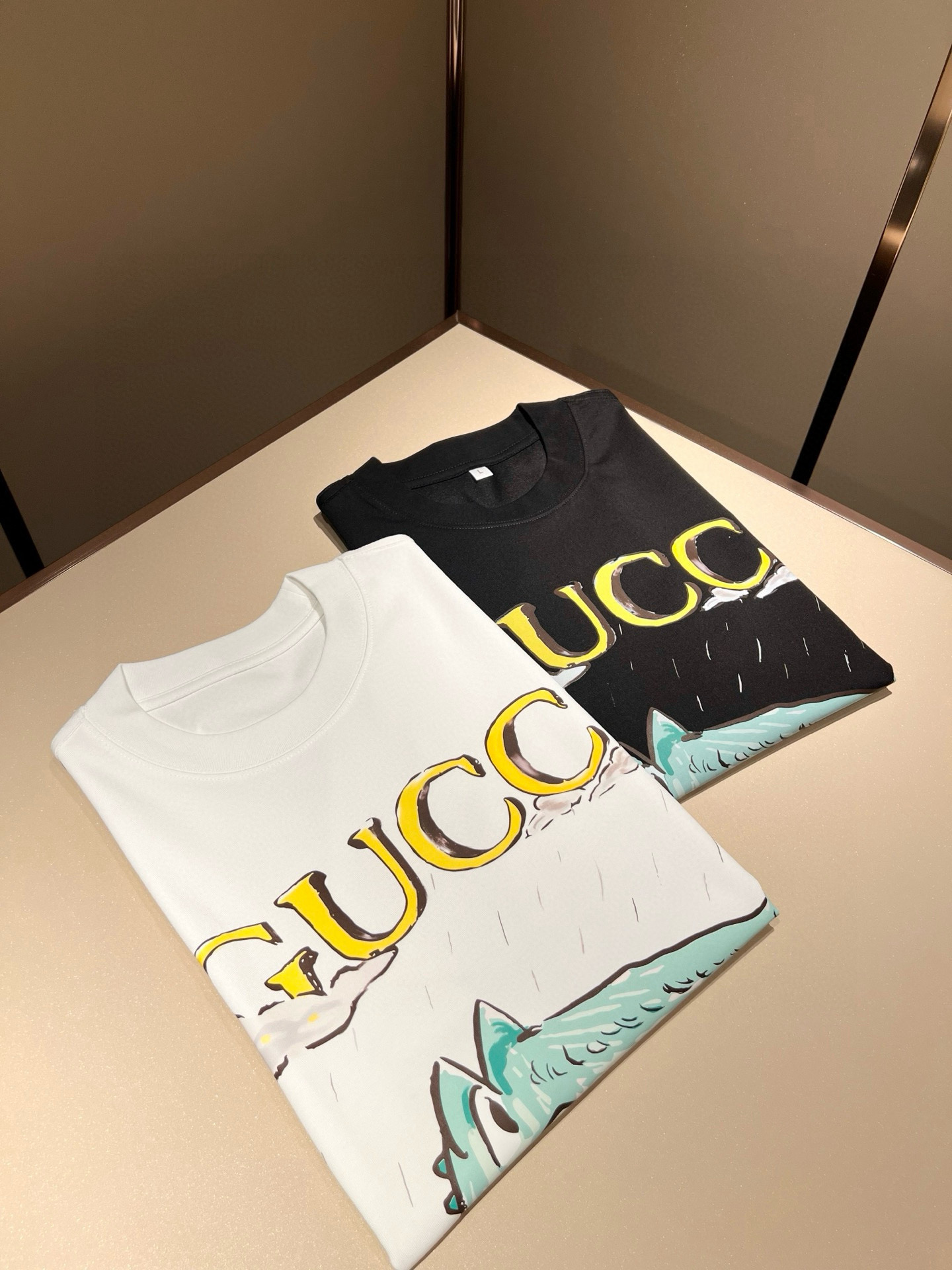 Gucc*古家 2026春夏新款男女同情侣款👫休闲宽松棉质圆领短袖T恤衫！贸易公司渠道稀出，同步官网发售