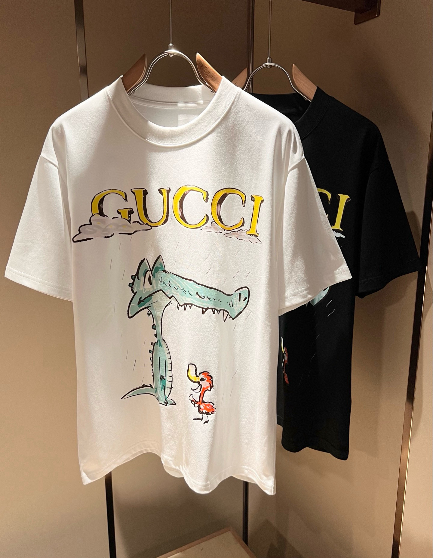 Gucc*古家 2026春夏新款男女同情侣款👫休闲宽松棉质圆领短袖T恤衫！贸易公司渠道稀出，同步官网发售