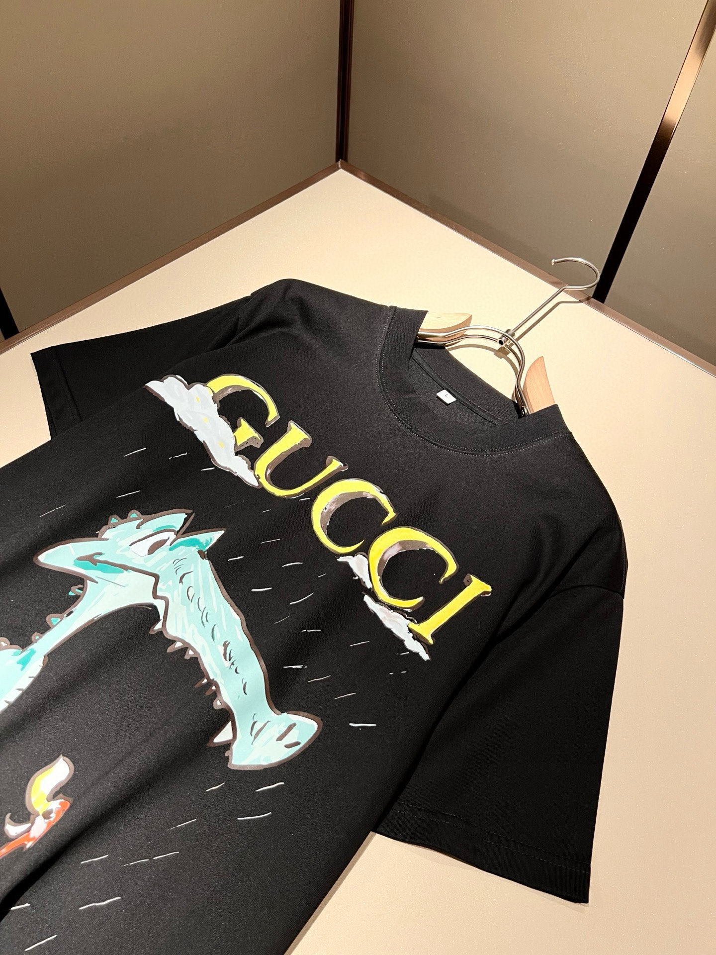 Gucc*古家 2026春夏新款男女同情侣款👫休闲宽松棉质圆领短袖T恤衫！贸易公司渠道稀出，同步官网发售