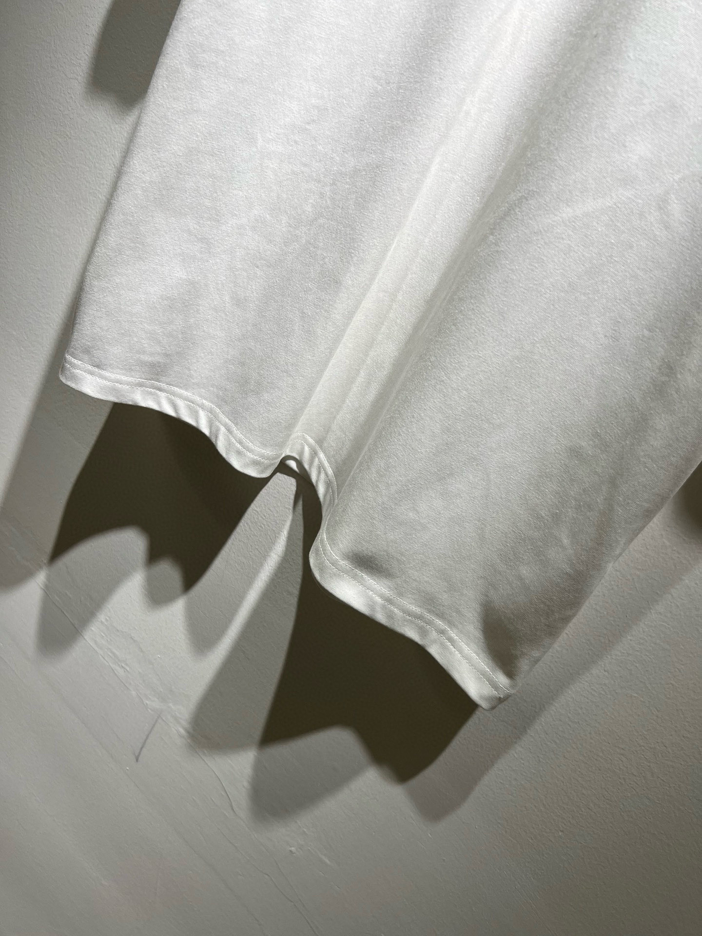 LOE*WE罗*威 2026春夏新款男女同款👫短袖T恤，意大利原厂订单渠道，极具个性高级风，标志logo