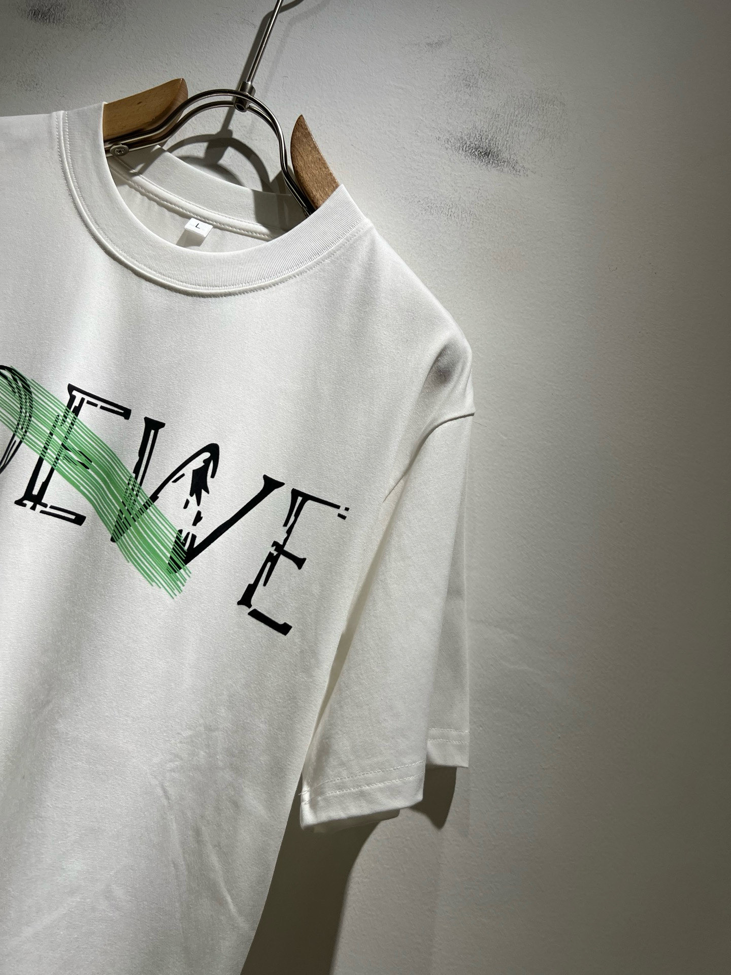 LOE*WE罗*威 2026春夏新款男女同款👫短袖T恤，意大利原厂订单渠道，极具个性高级风，标志logo