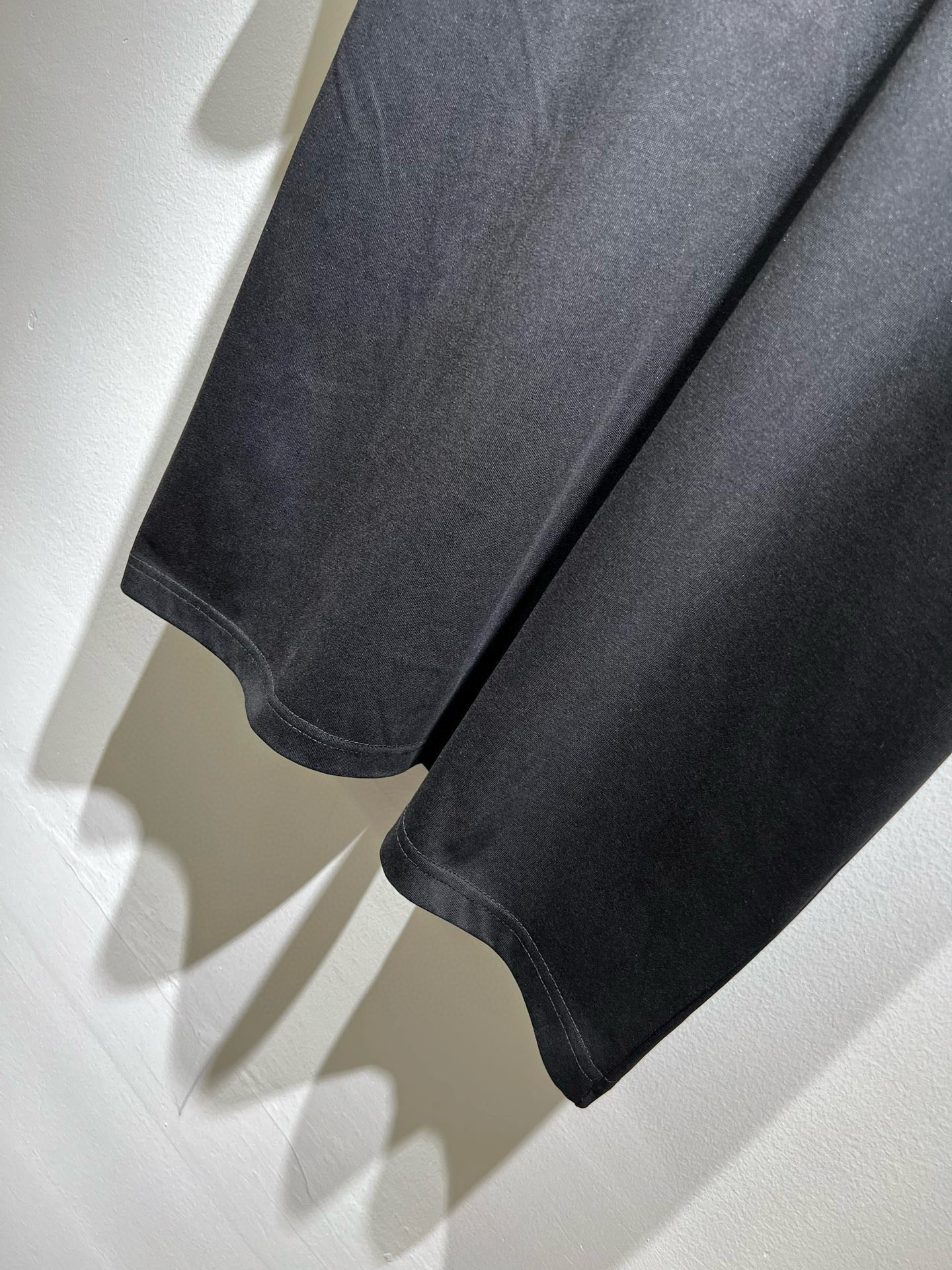 LOE*WE罗*威 2026春夏新款男女同款👫短袖T恤，意大利原厂订单渠道，极具个性高级风，标志logo