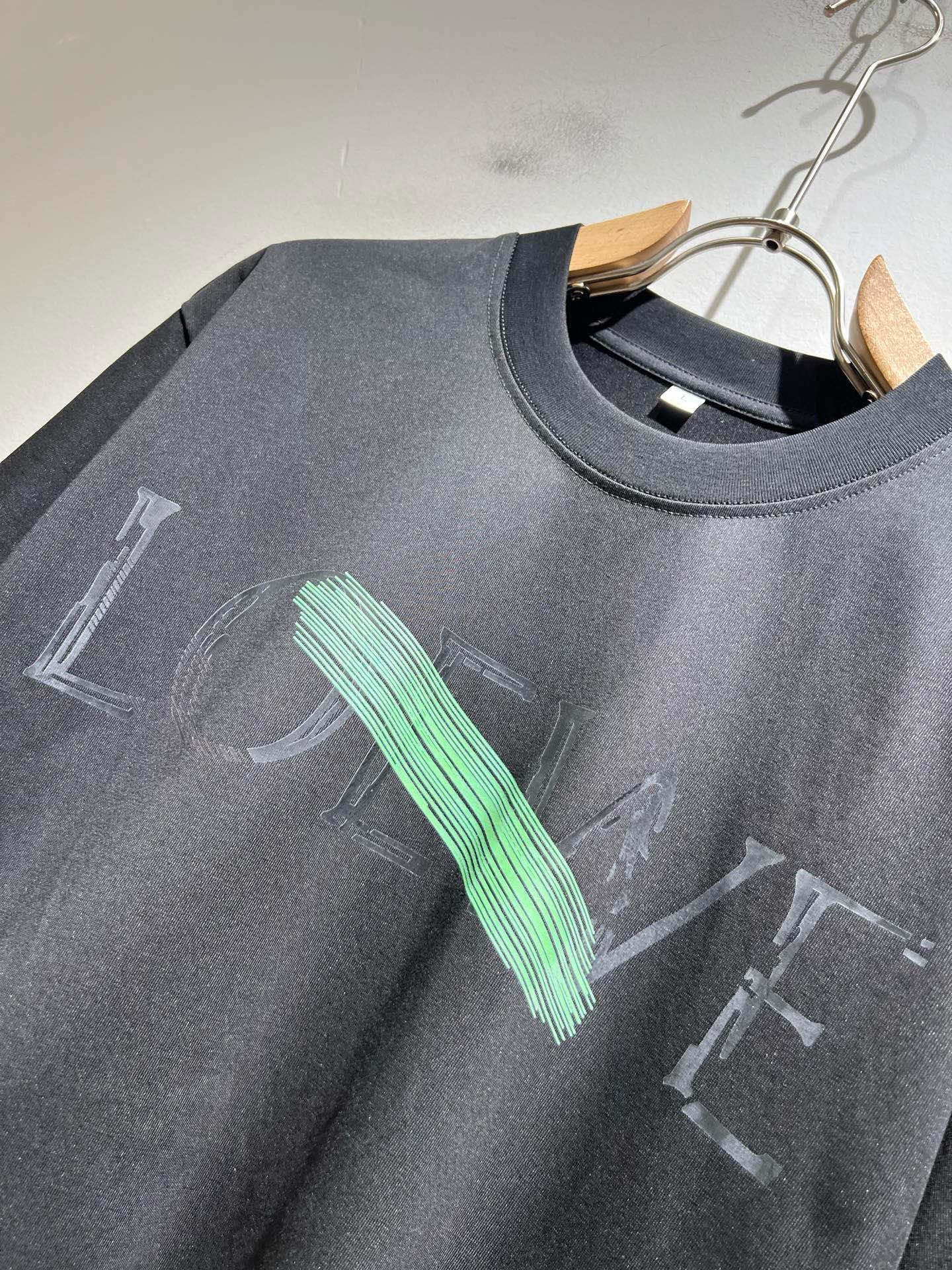 LOE*WE罗*威 2026春夏新款男女同款👫短袖T恤，意大利原厂订单渠道，极具个性高级风，标志logo