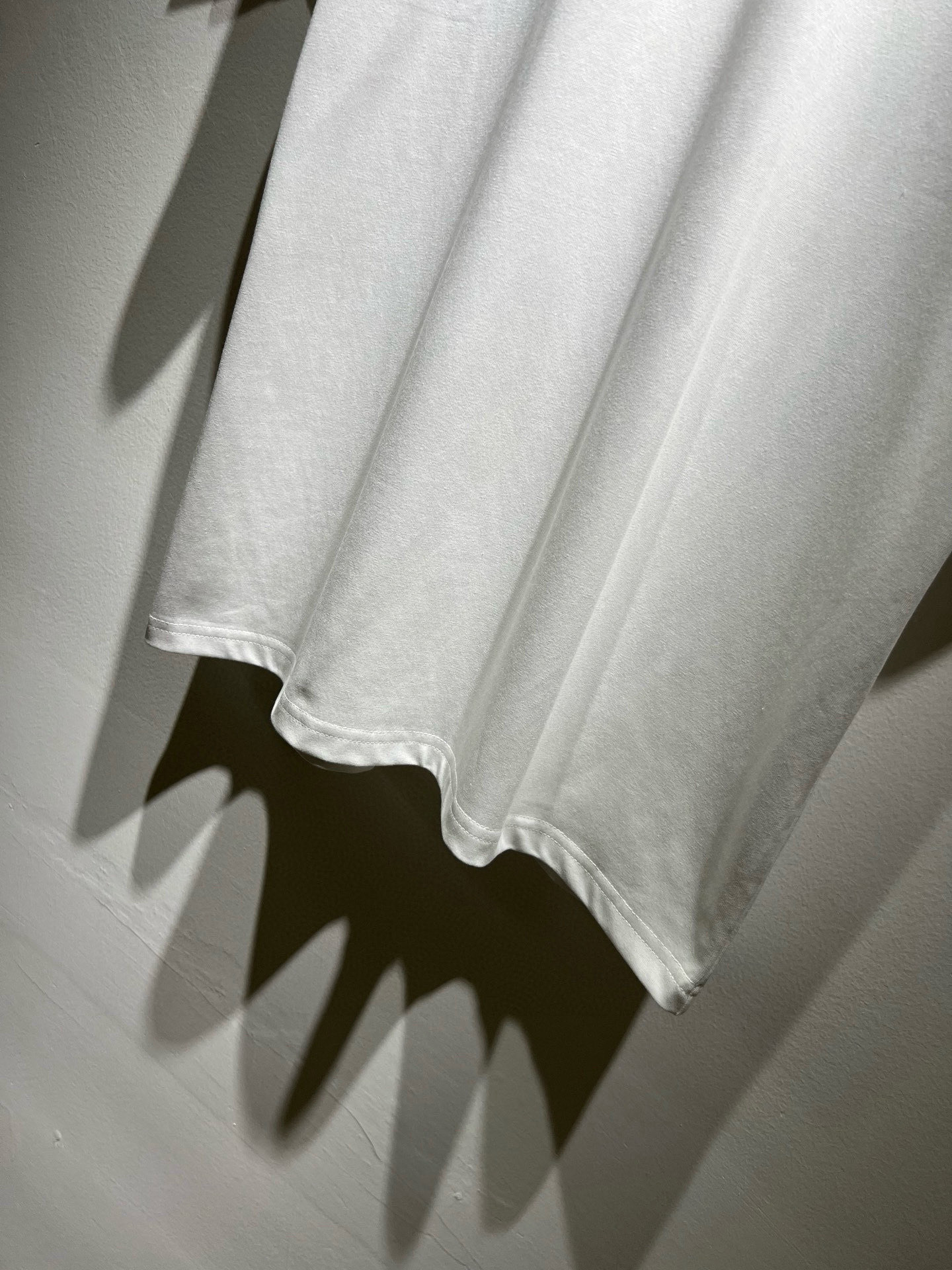 LOE*WE罗*威 2026春夏新款男女同款👫短袖T恤，意大利原厂订单渠道，极具个性高级风，标志logo