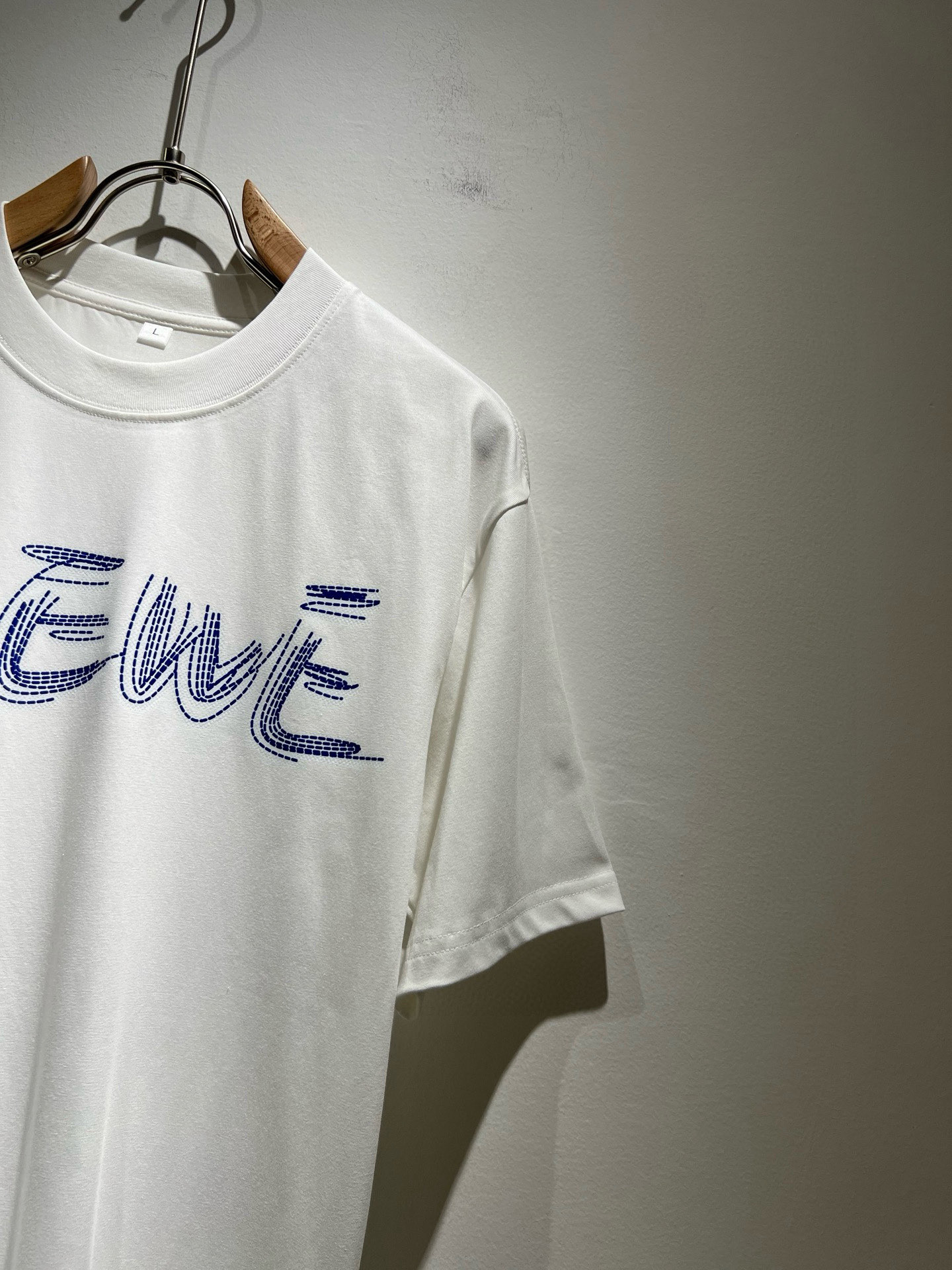 LOE*WE罗*威 2026春夏新款男女同款👫短袖T恤，意大利原厂订单渠道，极具个性高级风，标志logo