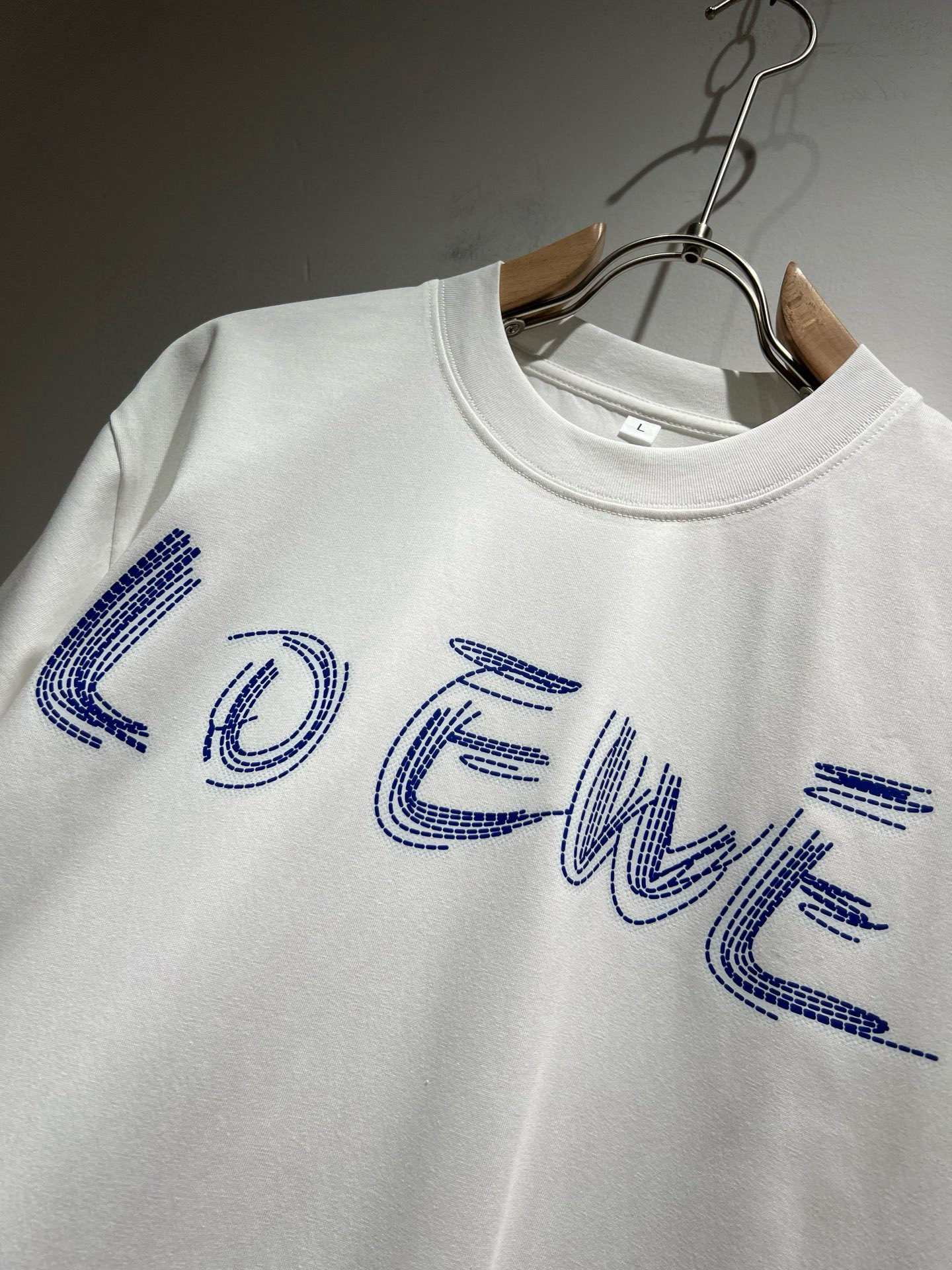 LOE*WE罗*威 2026春夏新款男女同款👫短袖T恤，意大利原厂订单渠道，极具个性高级风，标志logo