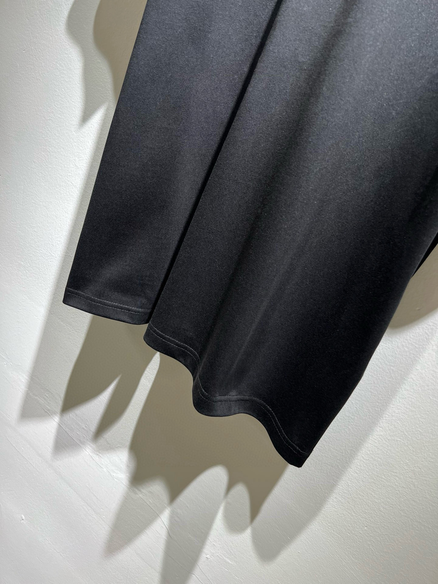 LOE*WE罗*威 2026春夏新款男女同款👫短袖T恤，意大利原厂订单渠道，极具个性高级风，标志logo