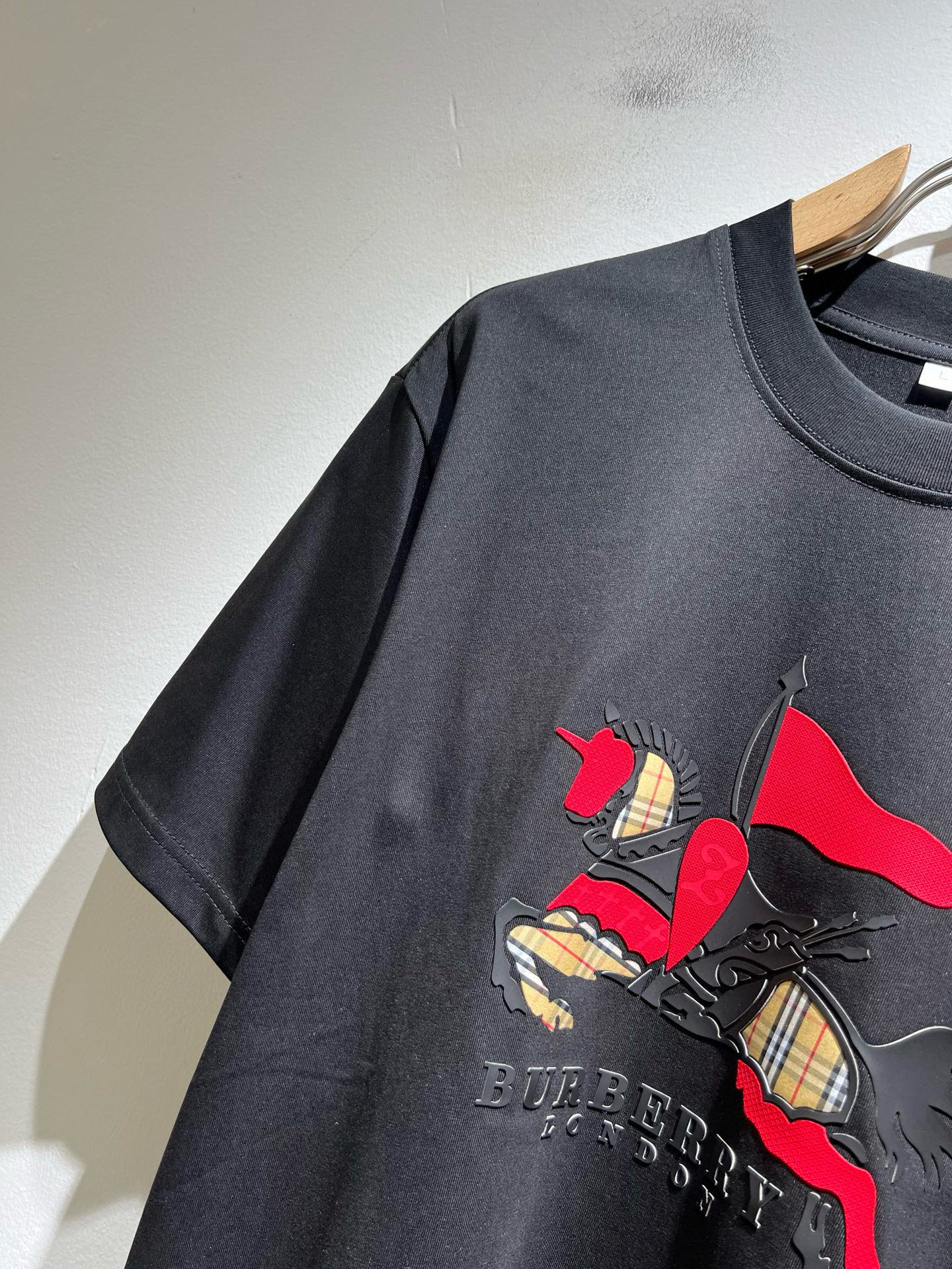 BURBER*Y巴*莉2026春夏新品男女同款👫短袖T恤，重磅来袭，最近比较火热的环保纯棉面料制作而成，