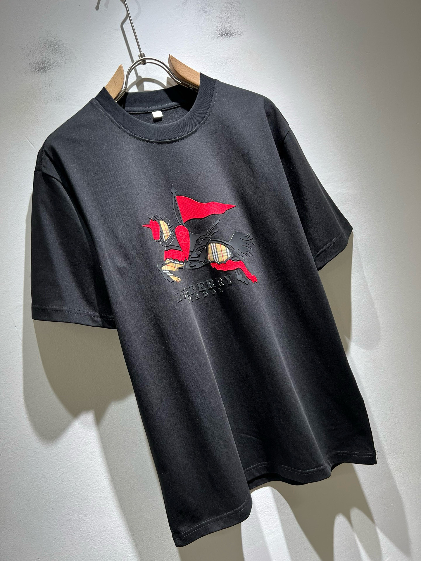 BURBER*Y巴*莉2026春夏新品男女同款👫短袖T恤，重磅来袭，最近比较火热的环保纯棉面料制作而成，