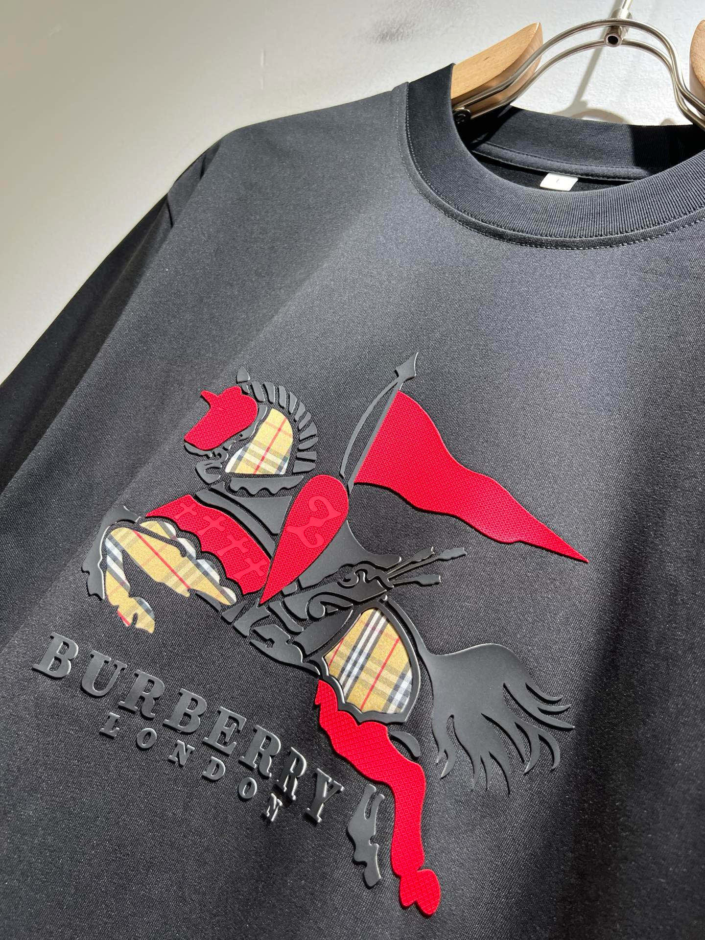 BURBER*Y巴*莉2026春夏新品男女同款👫短袖T恤，重磅来袭，最近比较火热的环保纯棉面料制作而成，