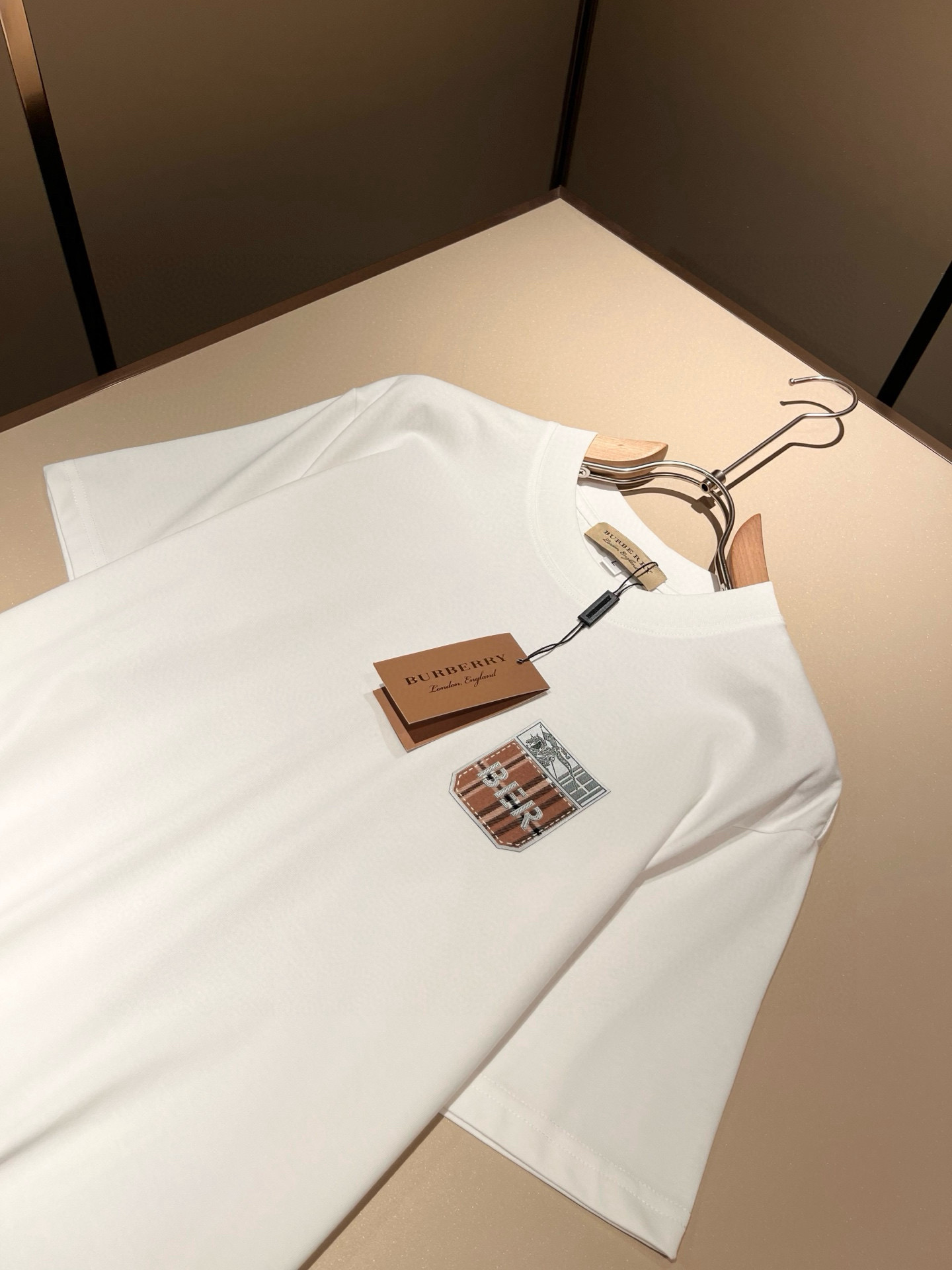BURBER*Y巴*莉2026春夏新品男女同款👫短袖T恤，重磅来袭，最近比较火热的环保纯棉面料制作而成，