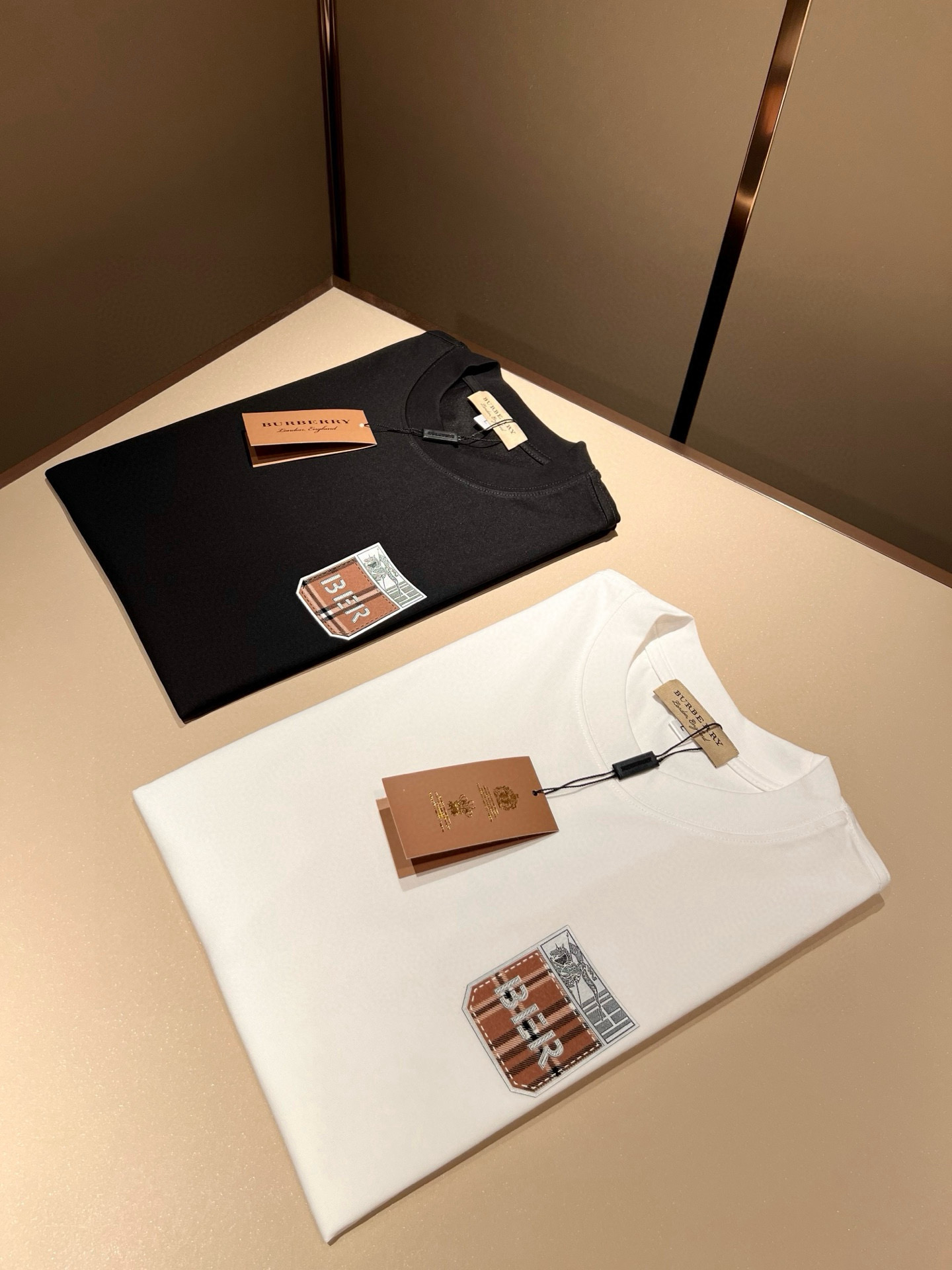 BURBER*Y巴*莉2026春夏新品男女同款👫短袖T恤，重磅来袭，最近比较火热的环保纯棉面料制作而成，