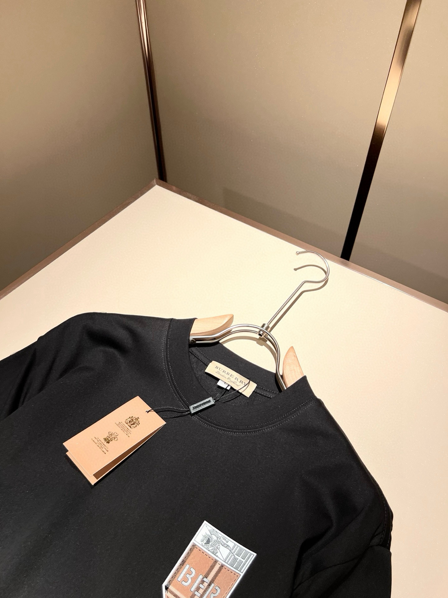 BURBER*Y巴*莉2026春夏新品男女同款👫短袖T恤，重磅来袭，最近比较火热的环保纯棉面料制作而成，