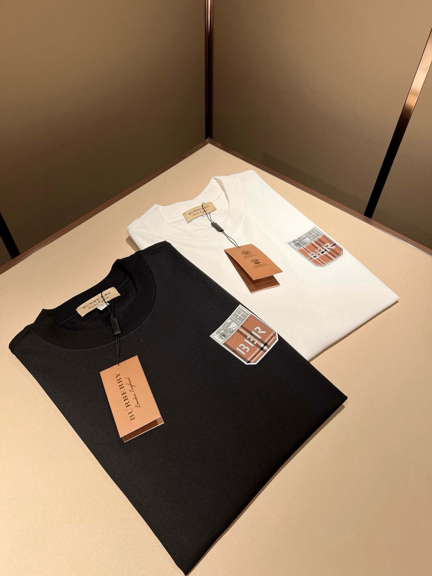 BURBER*Y巴*莉2026春夏新品男女同款👫短袖T恤，重磅来袭，最近比较火热的环保纯棉面料制作而成，