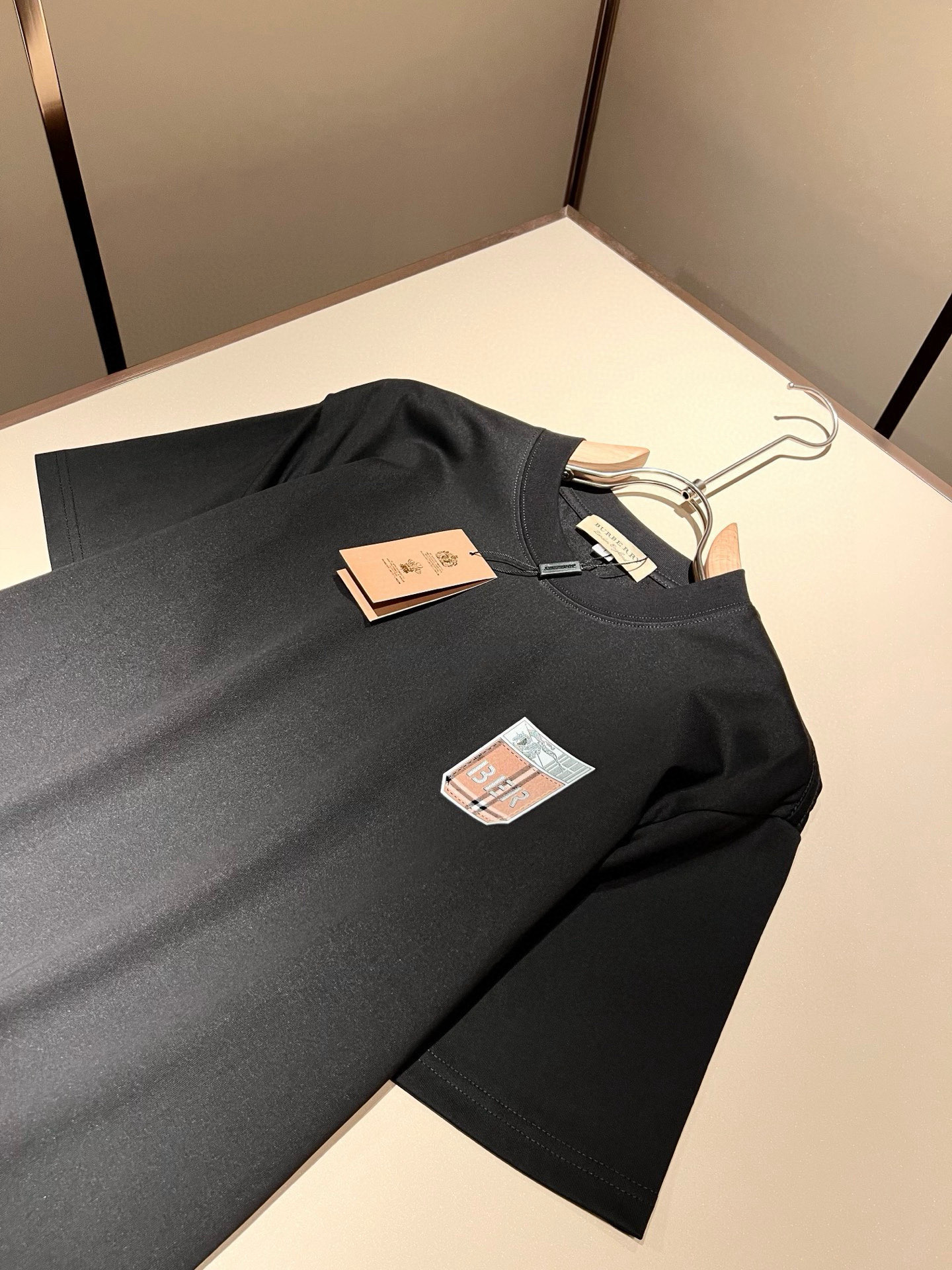 BURBER*Y巴*莉2026春夏新品男女同款👫短袖T恤，重磅来袭，最近比较火热的环保纯棉面料制作而成，