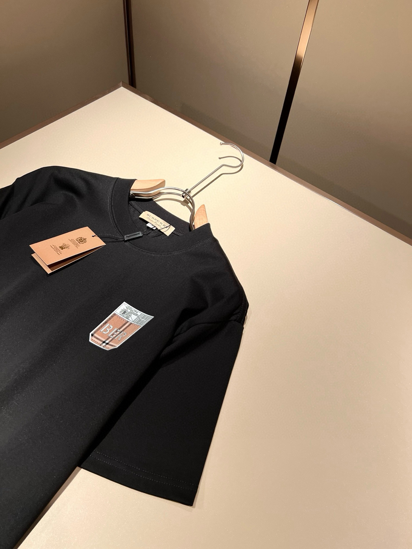 BURBER*Y巴*莉2026春夏新品男女同款👫短袖T恤，重磅来袭，最近比较火热的环保纯棉面料制作而成，