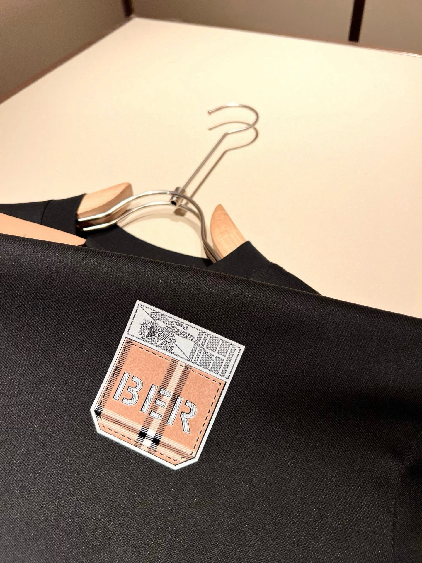 BURBER*Y巴*莉2026春夏新品男女同款👫短袖T恤，重磅来袭，最近比较火热的环保纯棉面料制作而成，