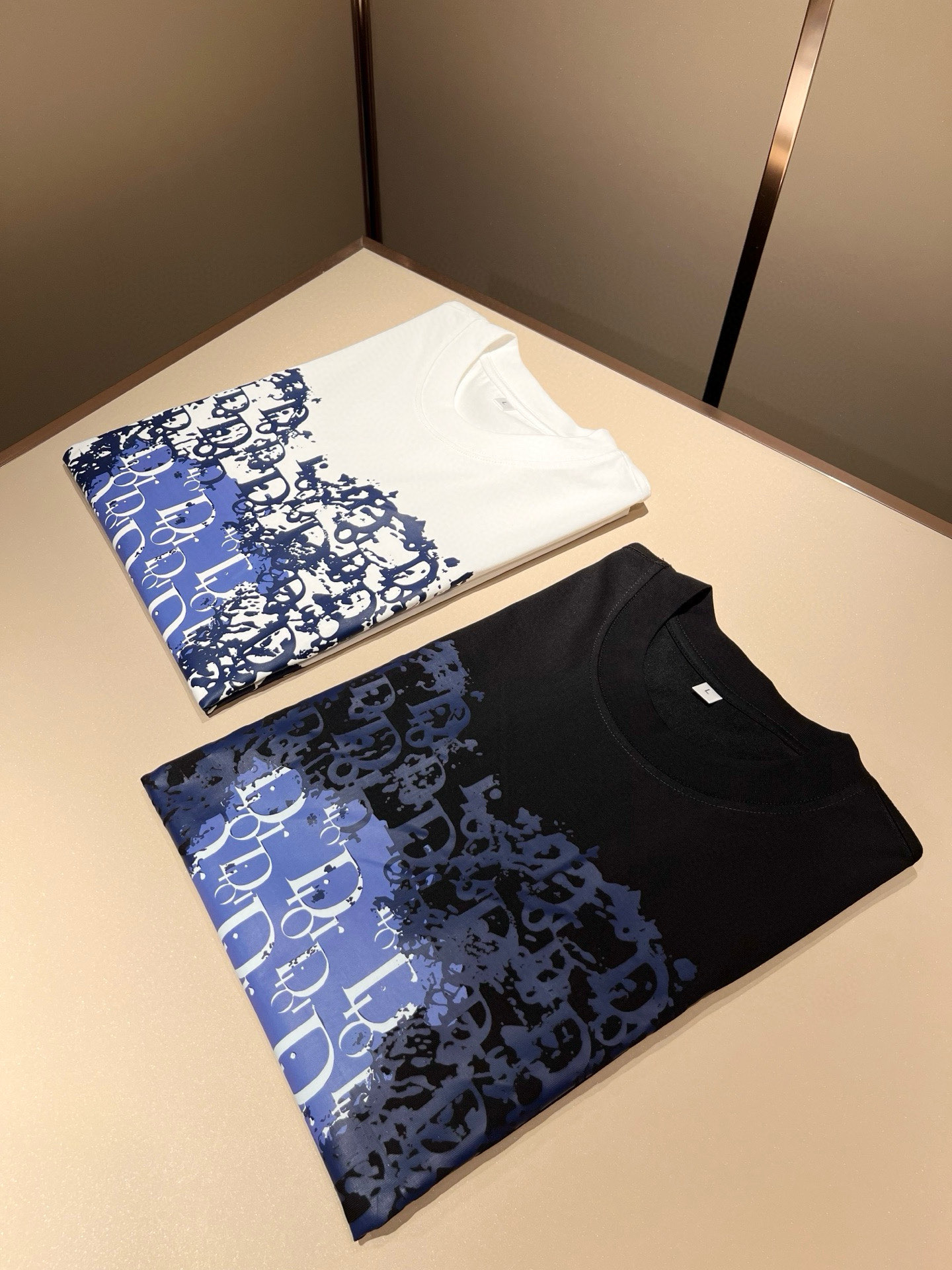 Dio*迪家 2026春夏新款男女同款👫短袖T恤，专柜同步发售！定制专属260克纯棉面料，定制原版工艺螺