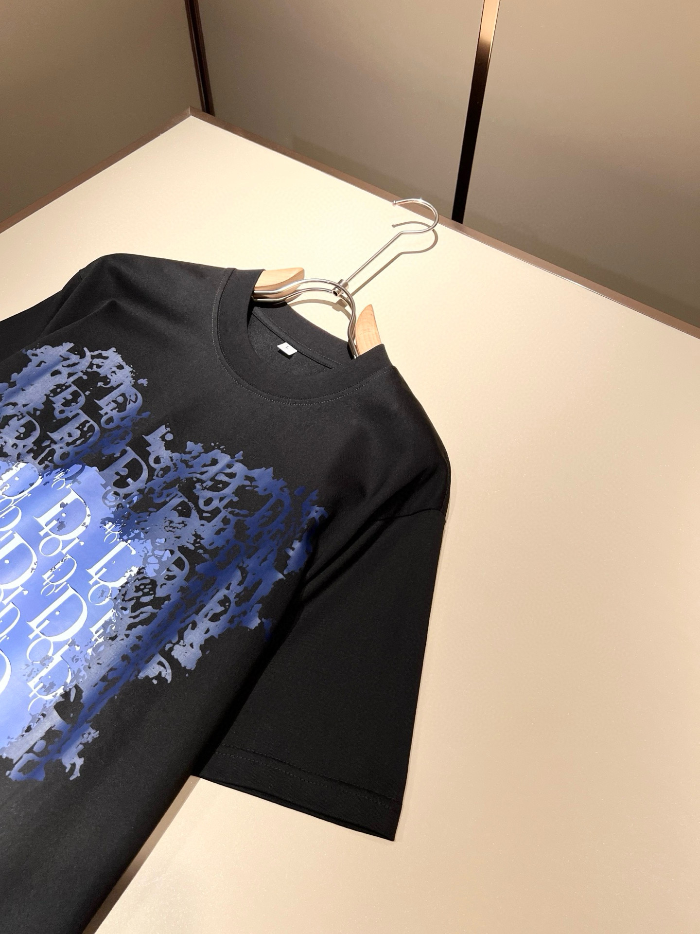 Dio*迪家 2026春夏新款男女同款👫短袖T恤，专柜同步发售！定制专属260克纯棉面料，定制原版工艺螺