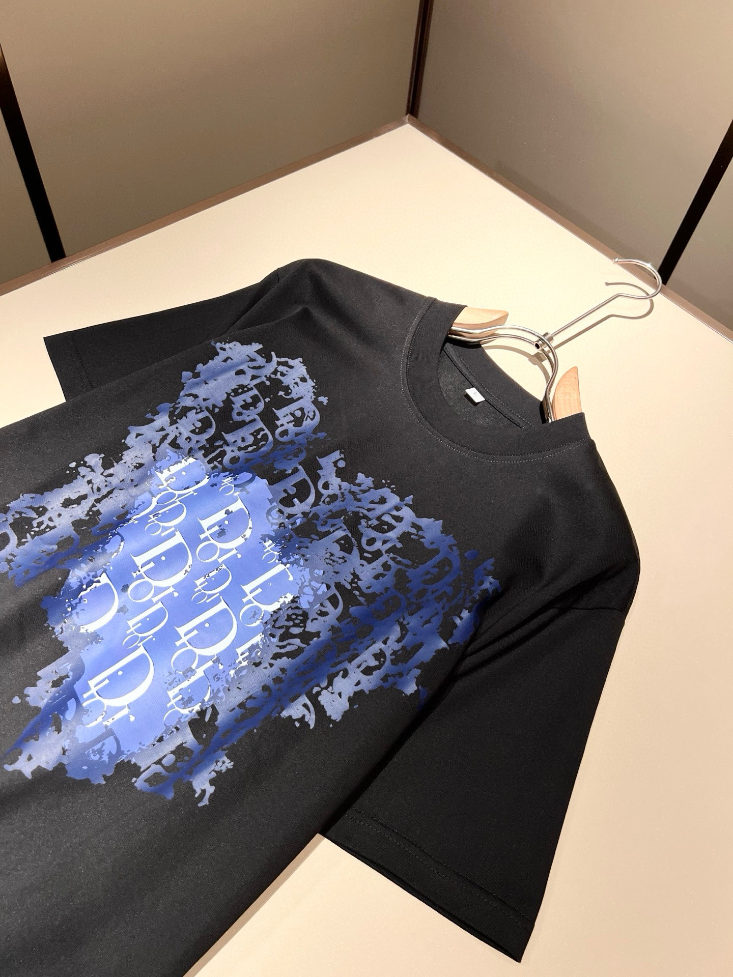 Dio*迪家 2026春夏新款男女同款👫短袖T恤，专柜同步发售！定制专属260克纯棉面料，定制原版工艺螺